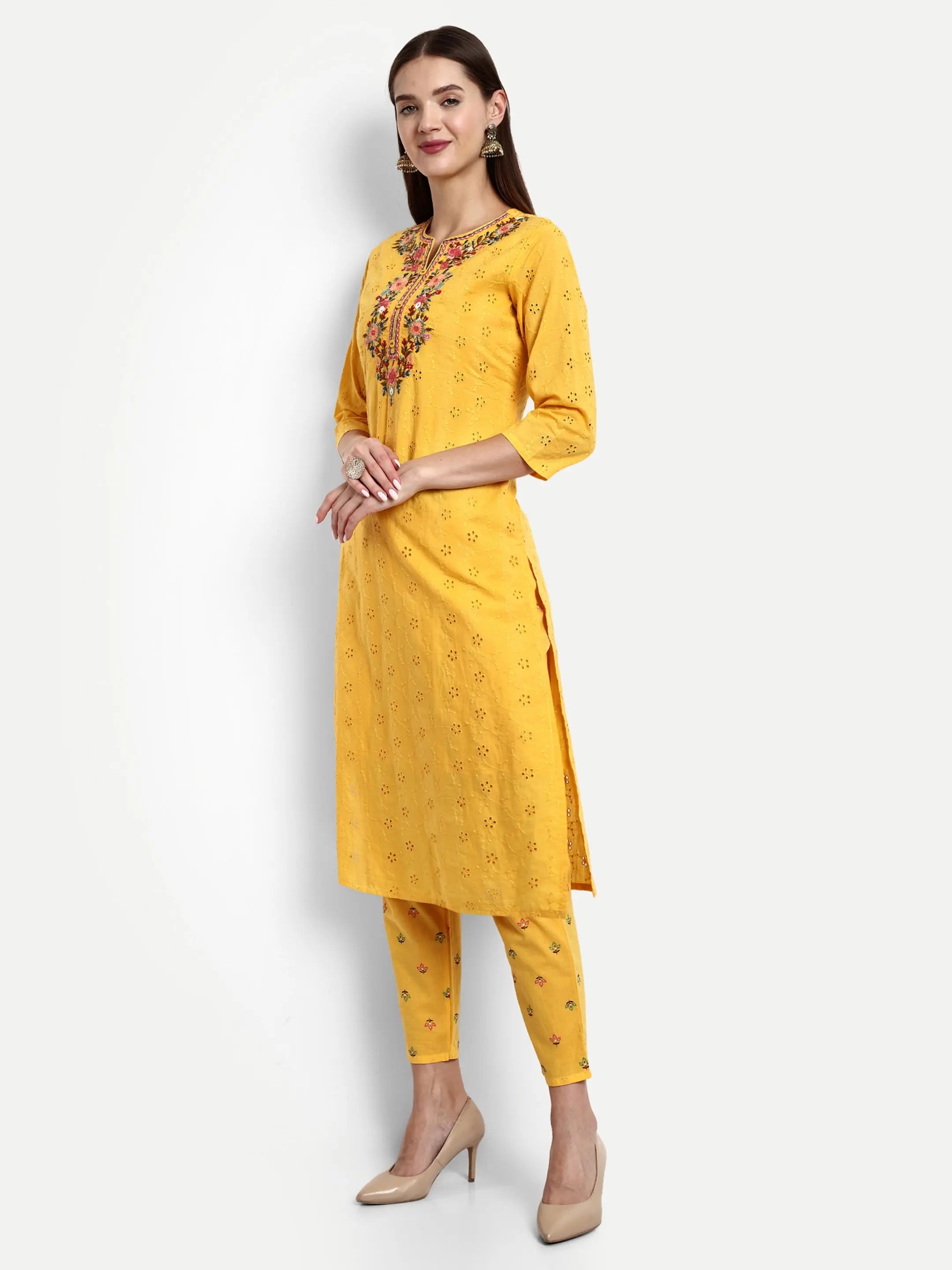 COTTON SCHIFFLI EMBROIDED KURTA PANT AND DUPATTA SET Kavita Gupta