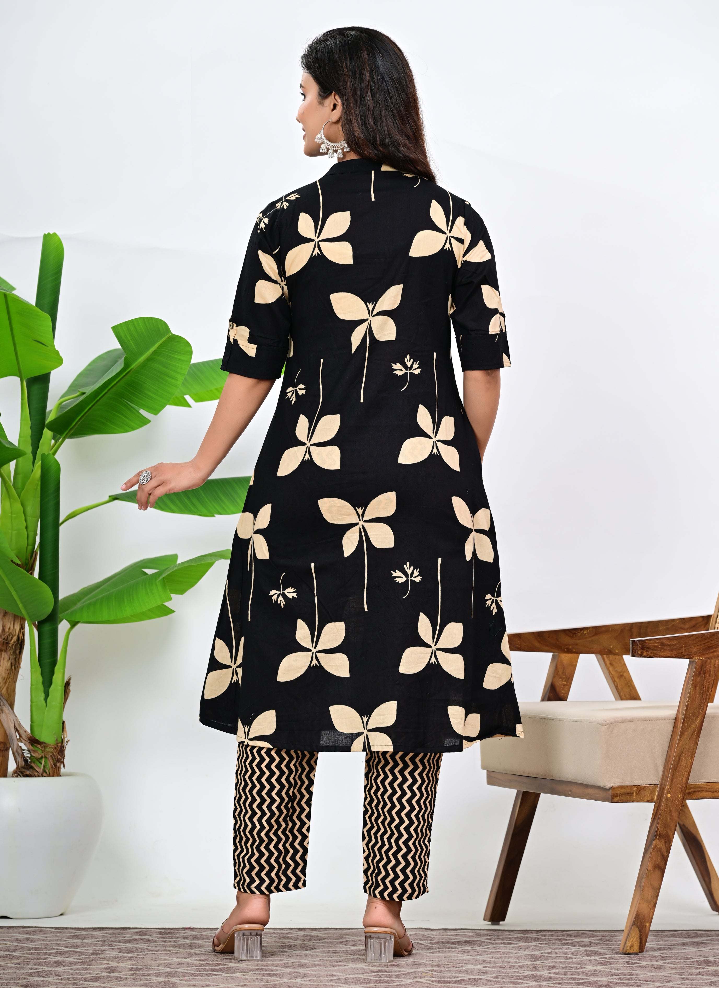Mumzhug Pure Cotton Black Colored Leaf Print Feeding Kurta Pallazo Set
