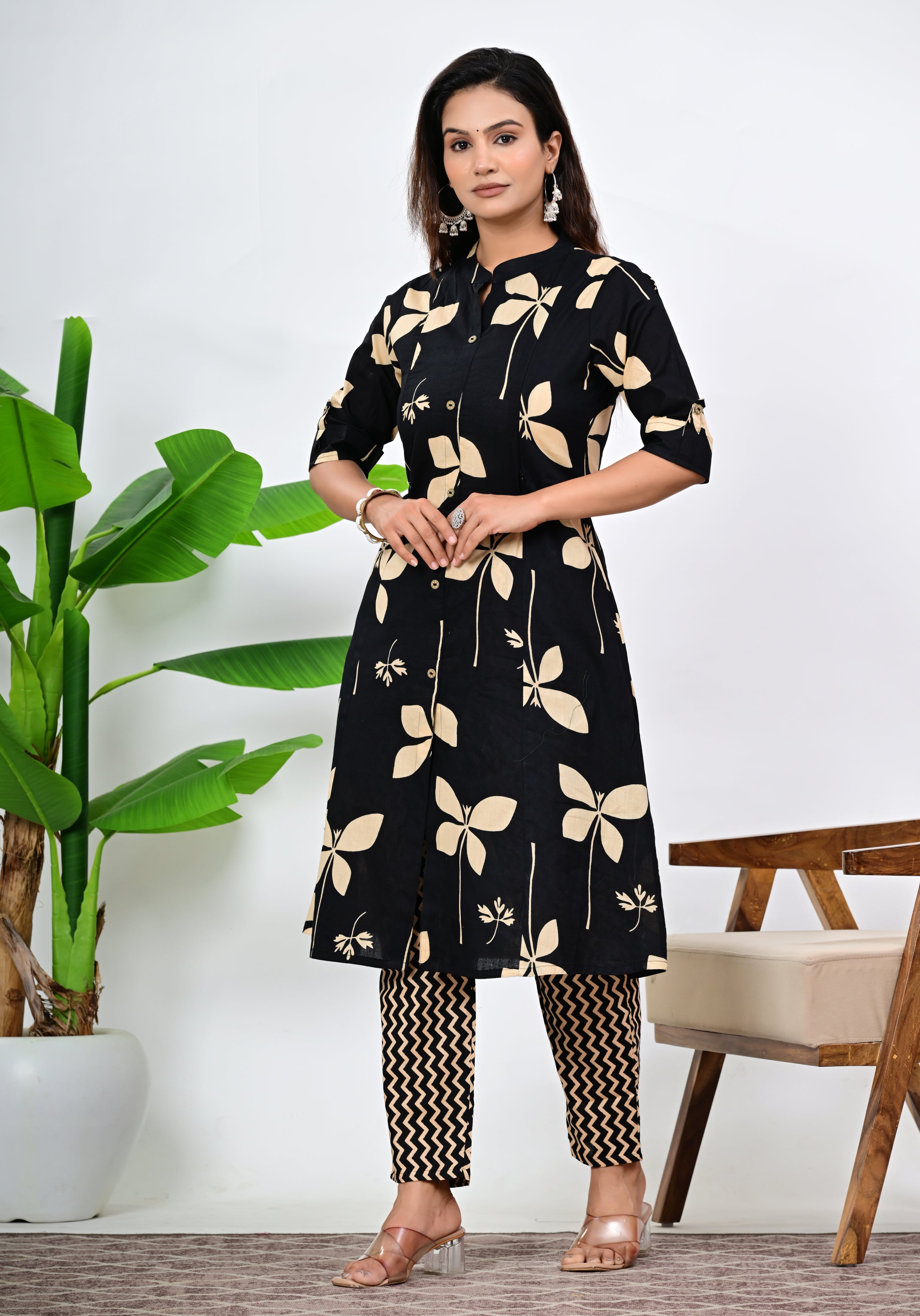 Mumzhug Pure Cotton Black Colored Leaf Print Feeding Kurta Pallazo Set
