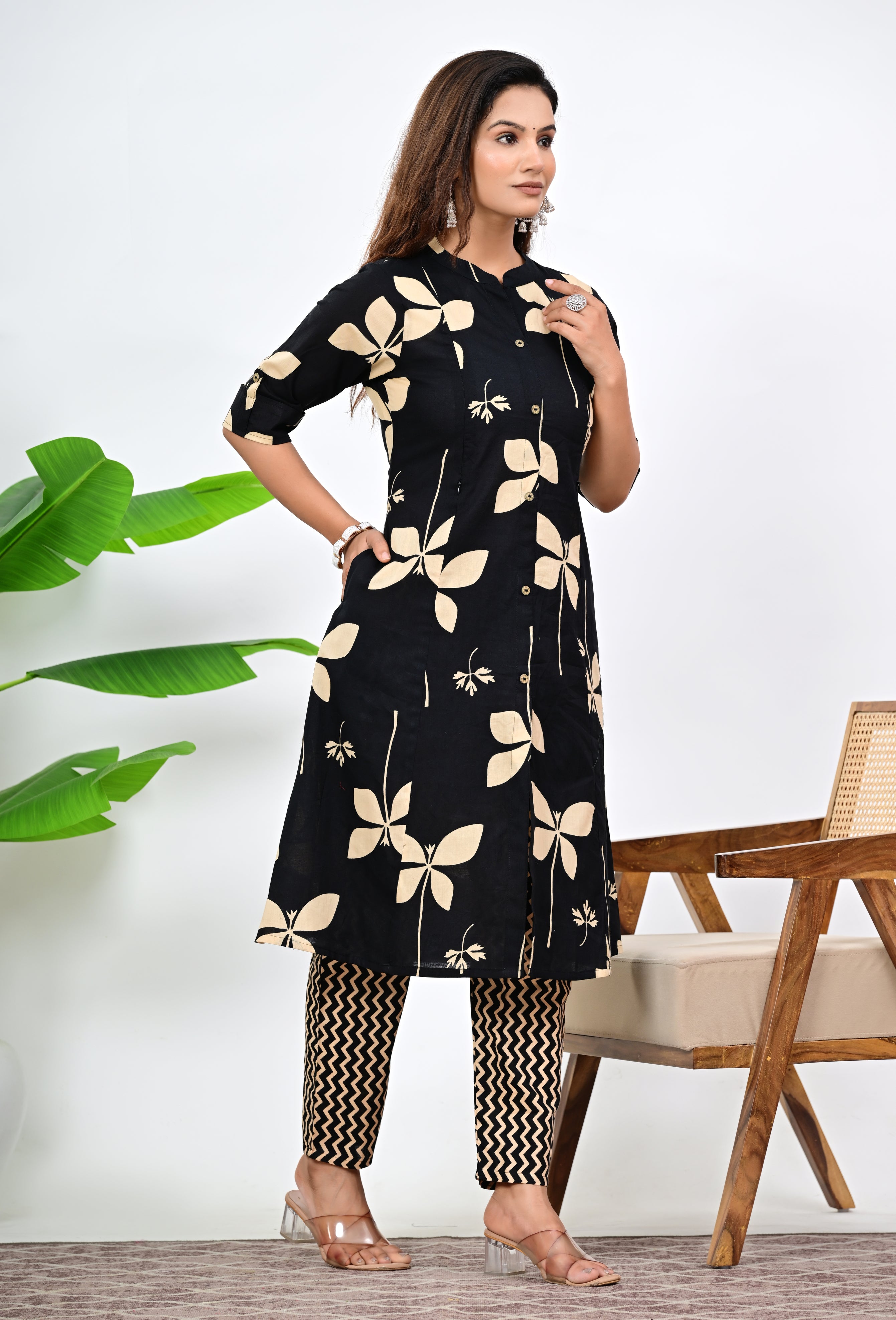 Mumzhug Pure Cotton Black Colored Leaf Print Feeding Kurta Pallazo Set