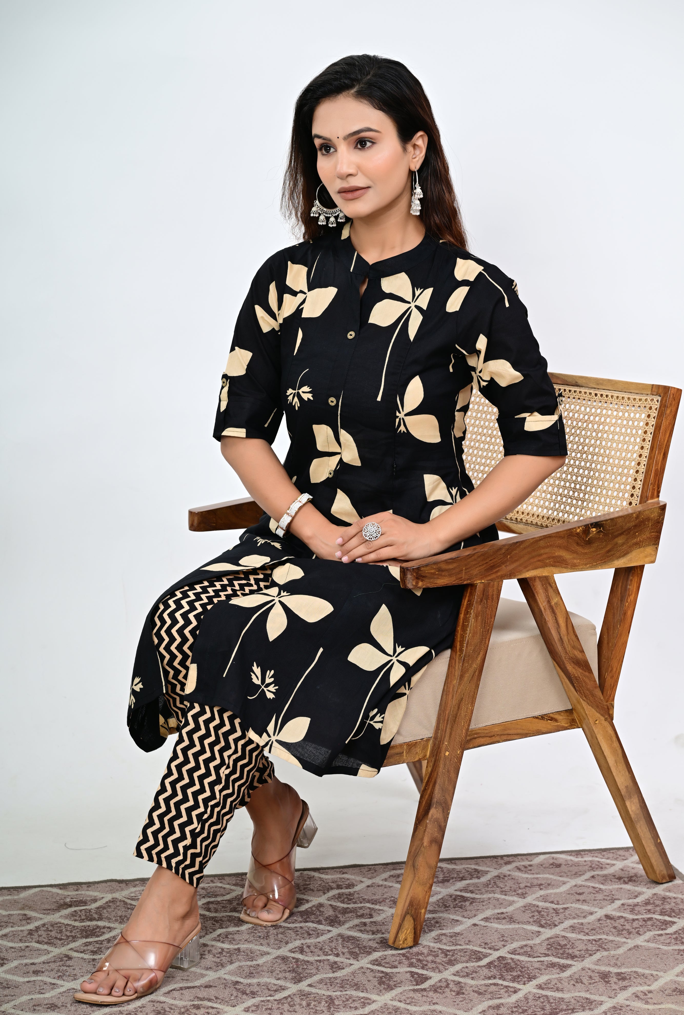 Mumzhug Pure Cotton Black Colored Leaf Print Feeding Kurta Pallazo Set