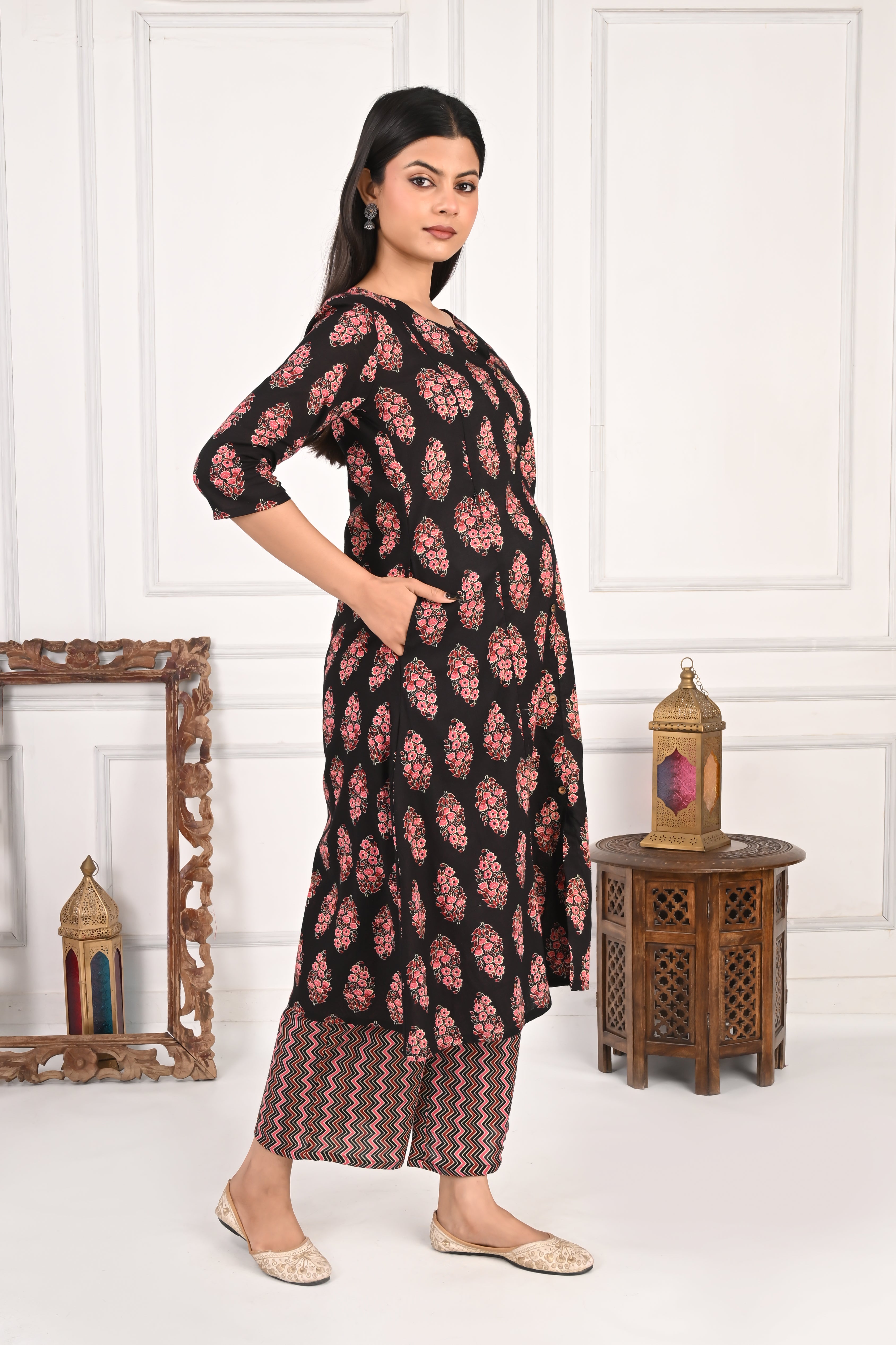 Mumzhug Pure Cotton Black Jaipuri Print Feeding Cord Set with Both Side Feeding Zipper