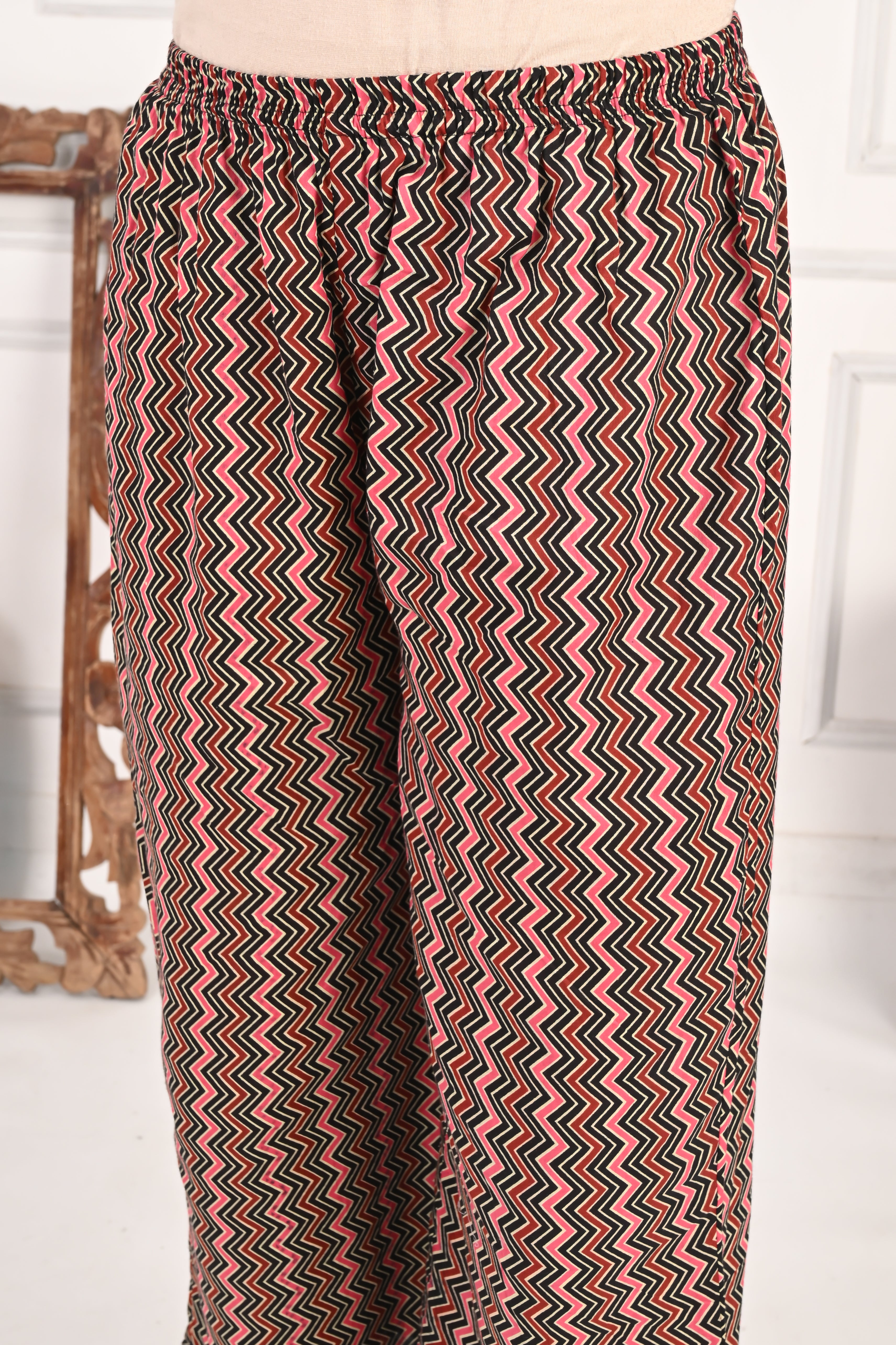 Mumzhug Pure Cotton Black Jaipuri Print Feeding Cord Set with Both Side Feeding Zipper