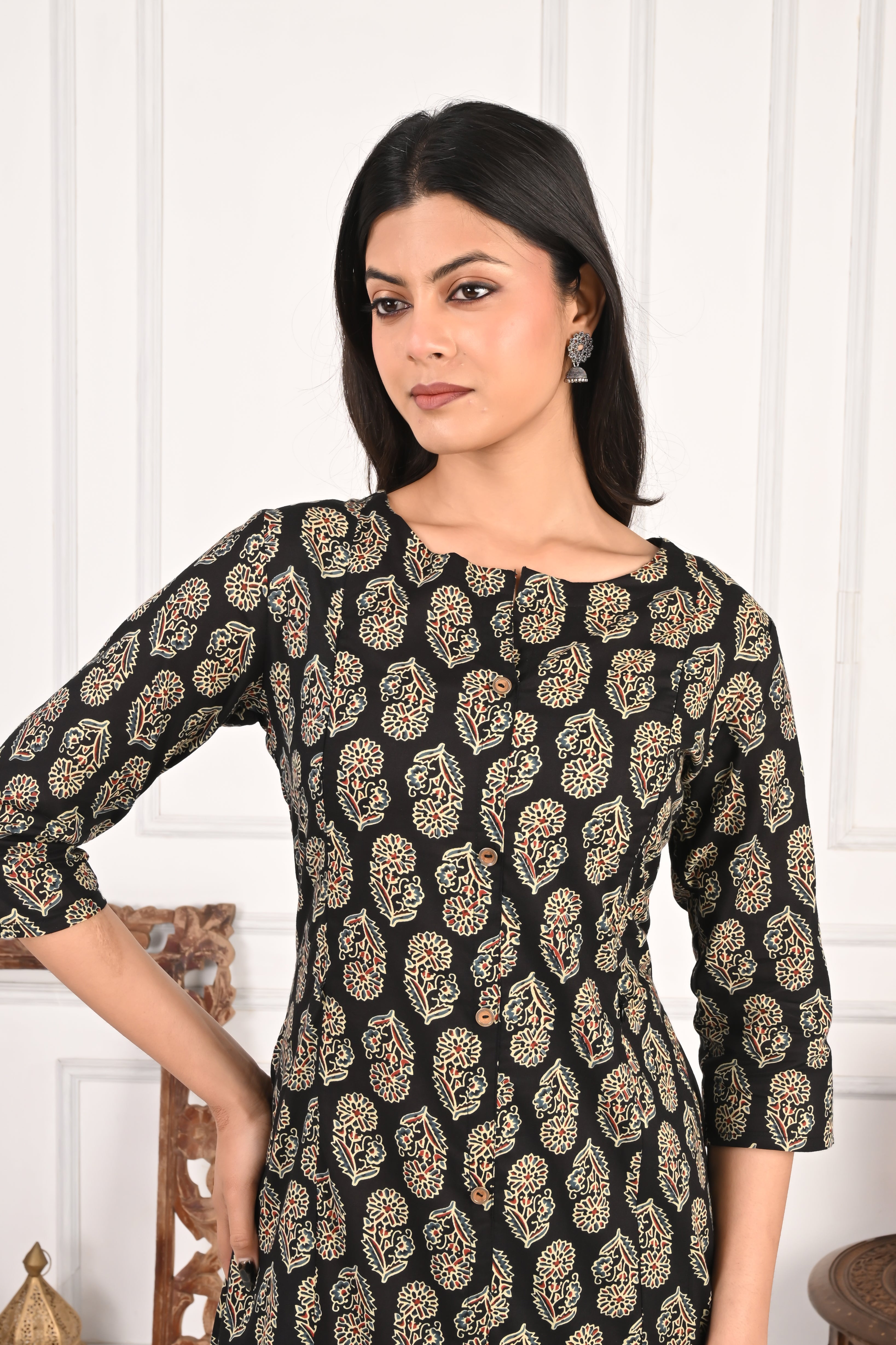 Mumzhug Pure Cotton Black Jaipuri Booti Print Feeding Cord Set with Both Side Feeding Zipper