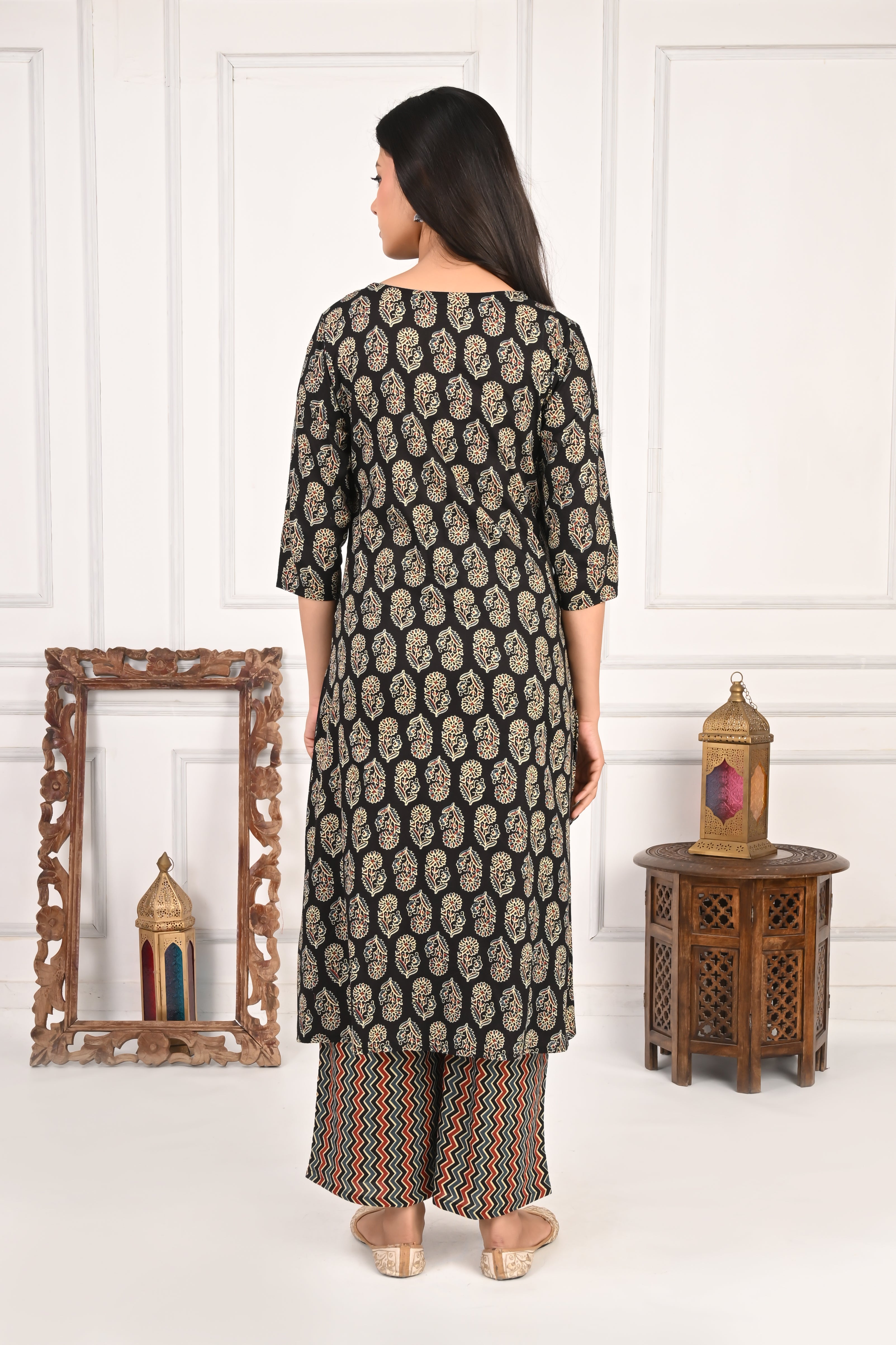 Mumzhug Pure Cotton Black Jaipuri Booti Print Feeding Cord Set with Both Side Feeding Zipper