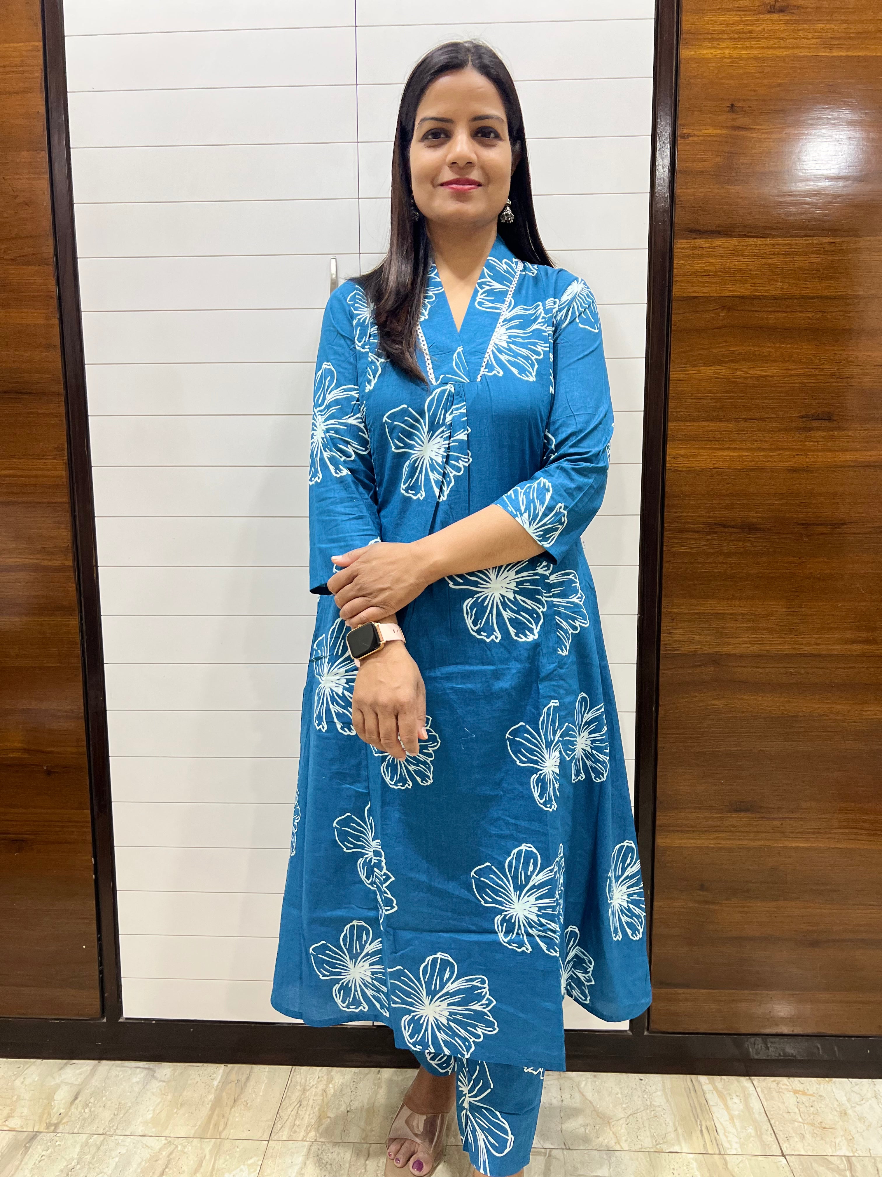 Mumzhug Blue Pure Cotton Boota Print Flared Feeding Kurta and Pant Set