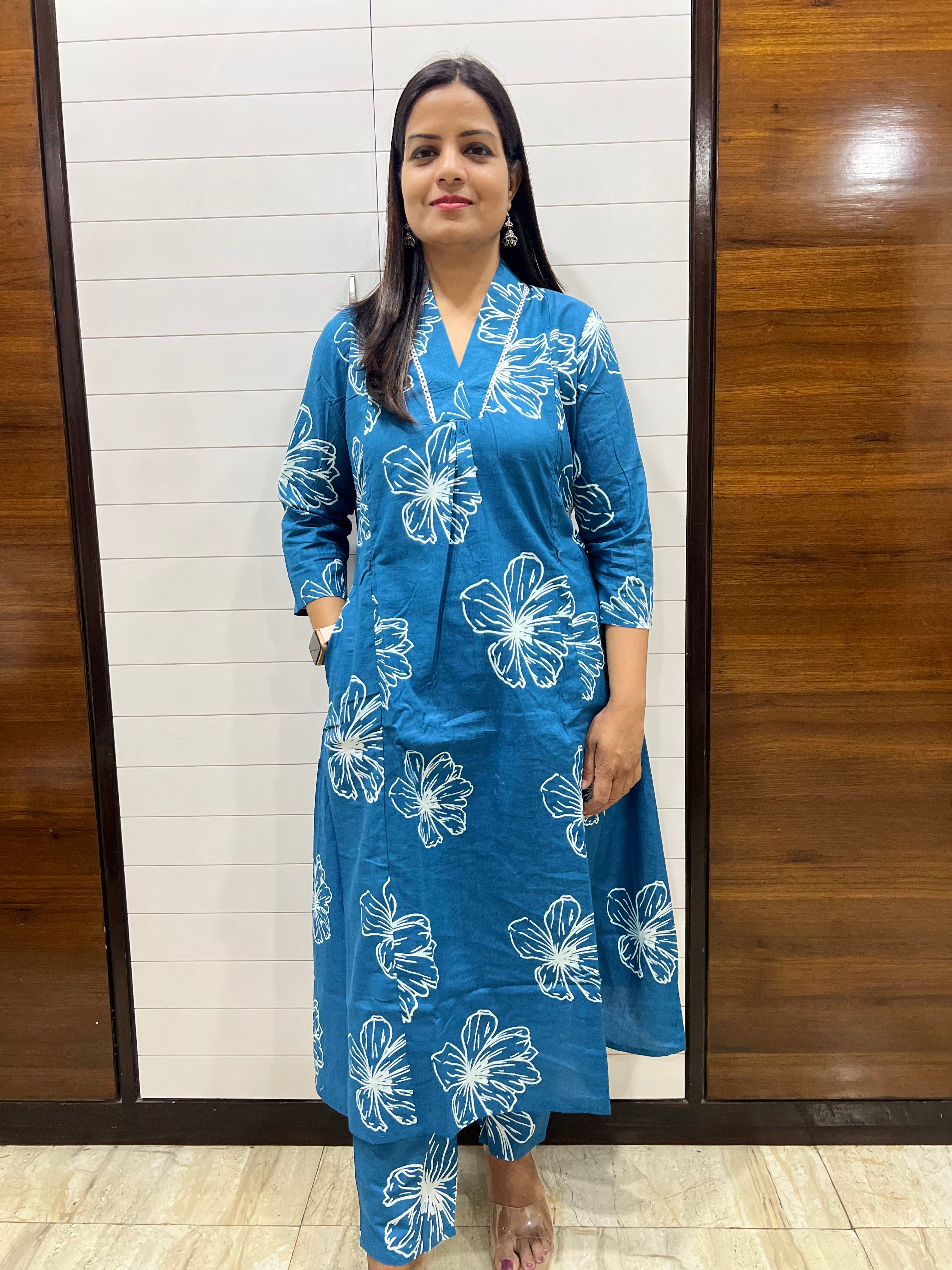 Mumzhug Blue Pure Cotton Boota Print Flared Feeding Kurta and Pant Set