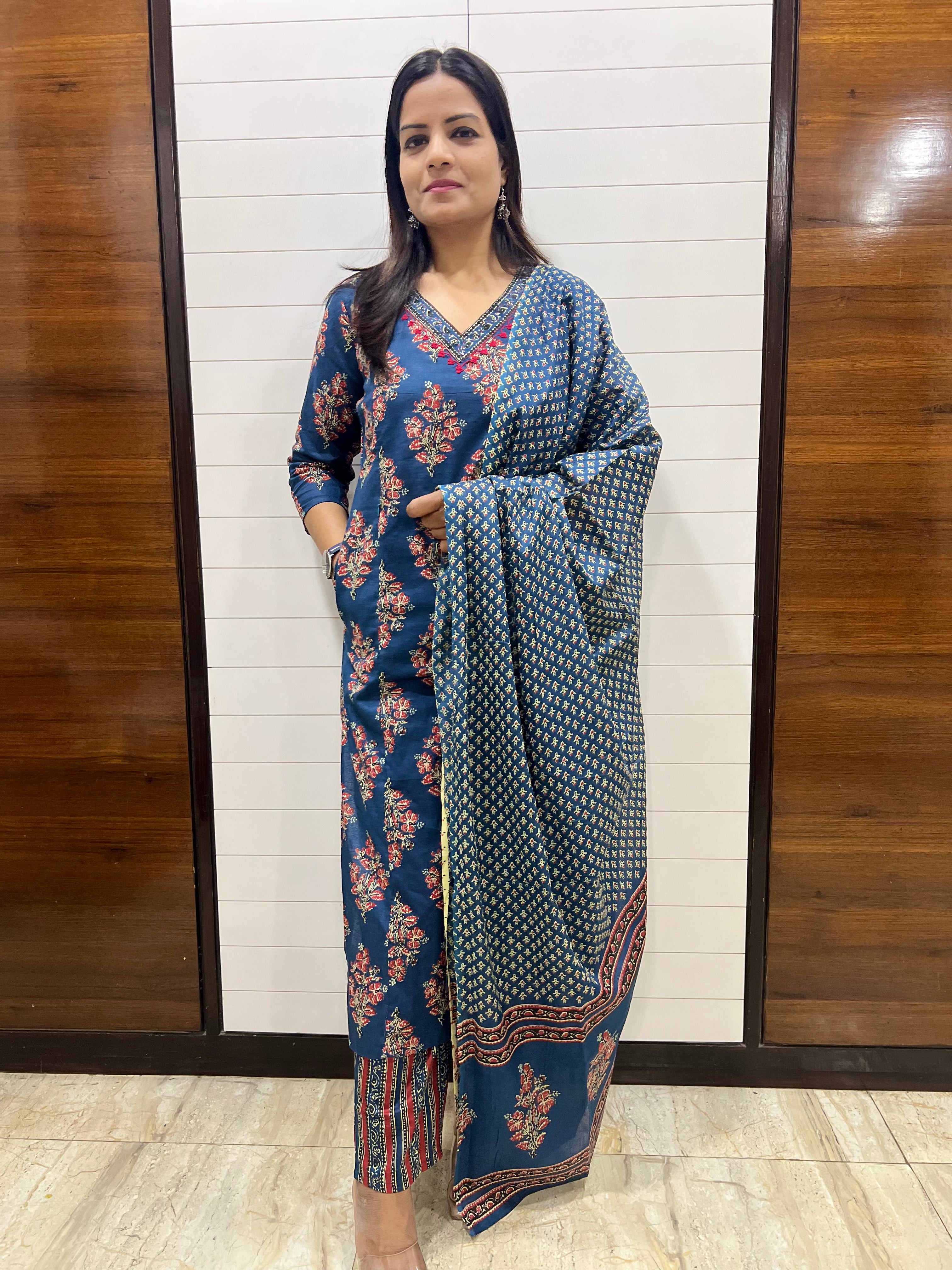 Mumzhug Blue Color Jaipuri print Pure Cotton Feeding Kurta Pant and Dupatta Set