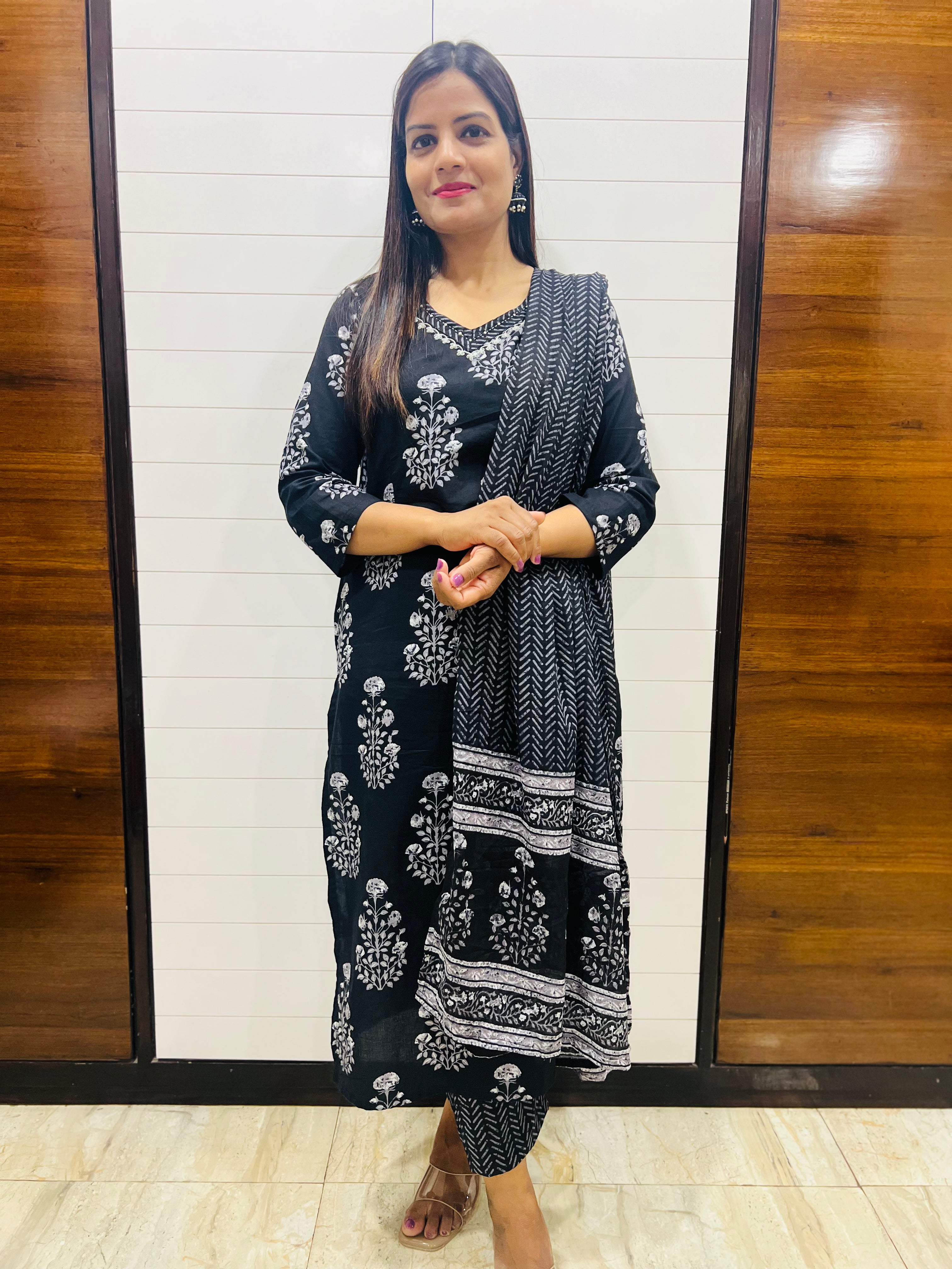 Pre-Book Mumzhug Pure Cotton Black Feeding Kurta Pant and Dupatta Set -prebooking is currently closed