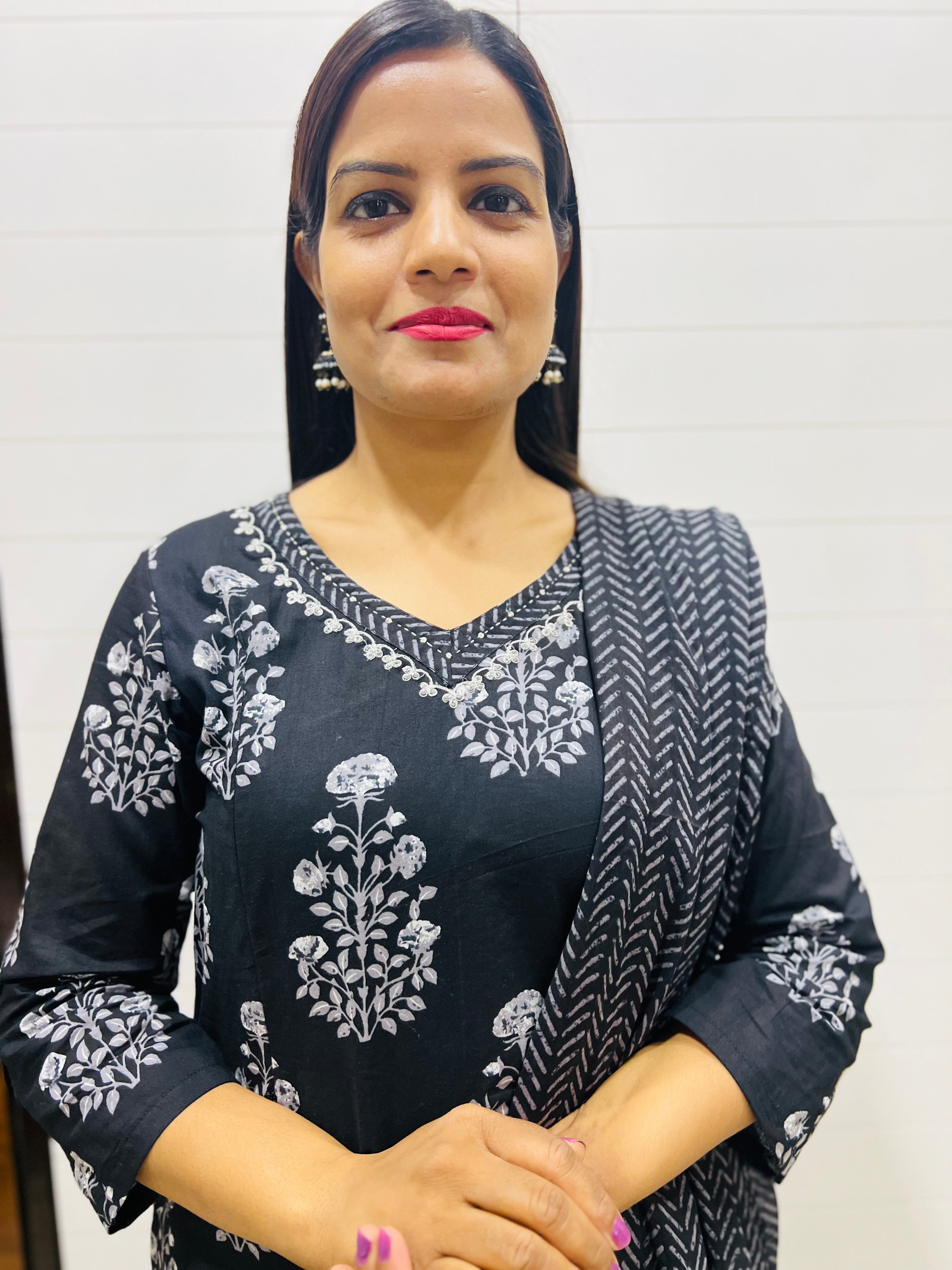 Pre-Book Mumzhug Pure Cotton Black Feeding Kurta Pant and Dupatta Set -prebooking is currently closed