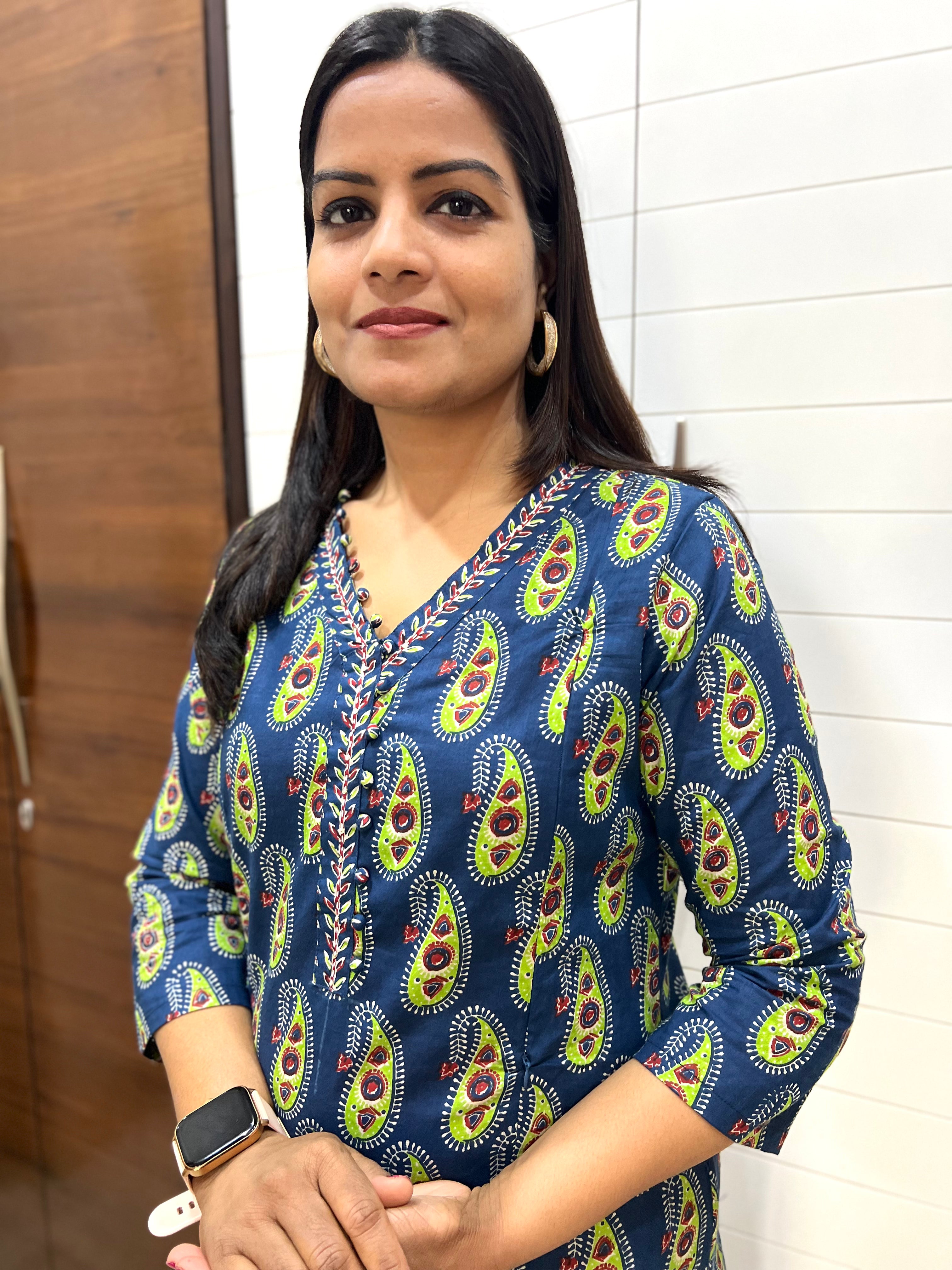 Mumzhug Pure Cotton Jaipuri Paisely Print Feeding Kurta with Side Zipper