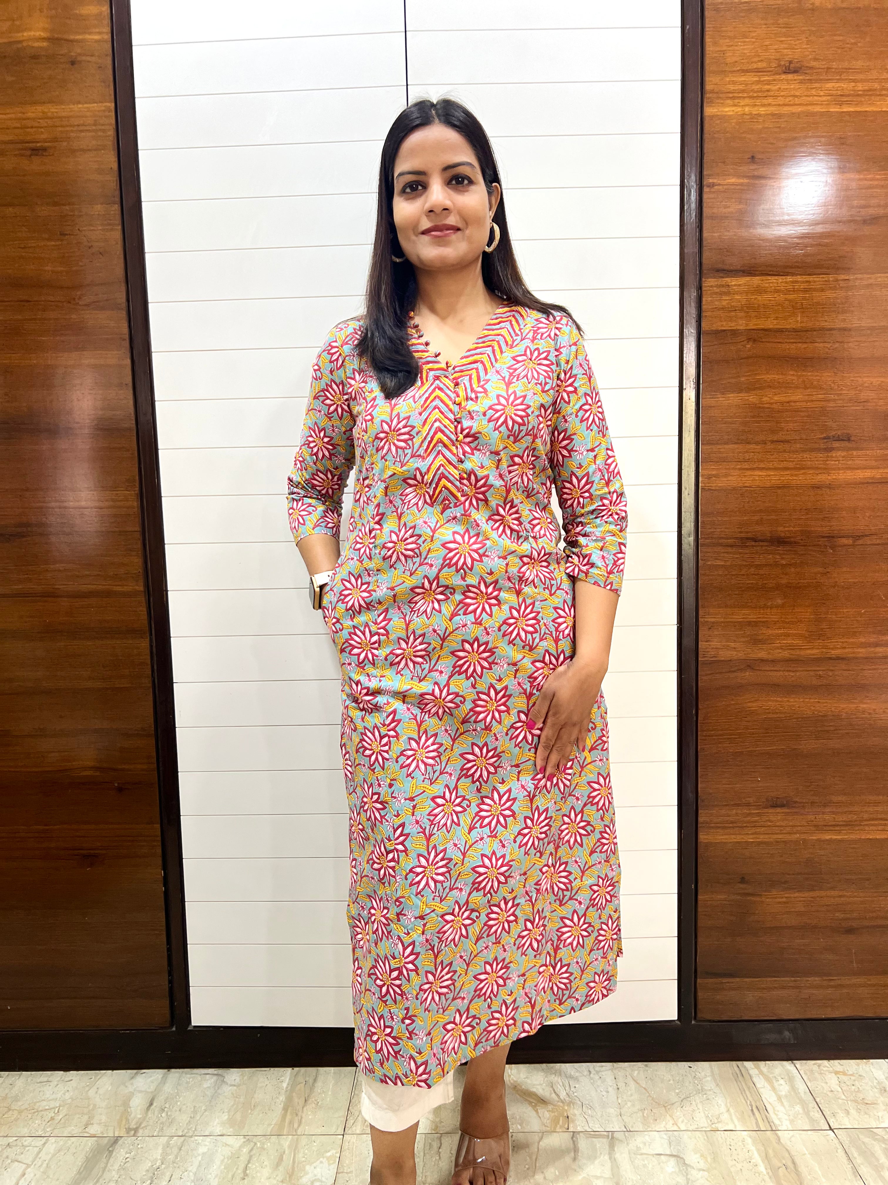 Mumzhug Pure Cotton Jaipuri Print Feeding Kurta with Side Pocket