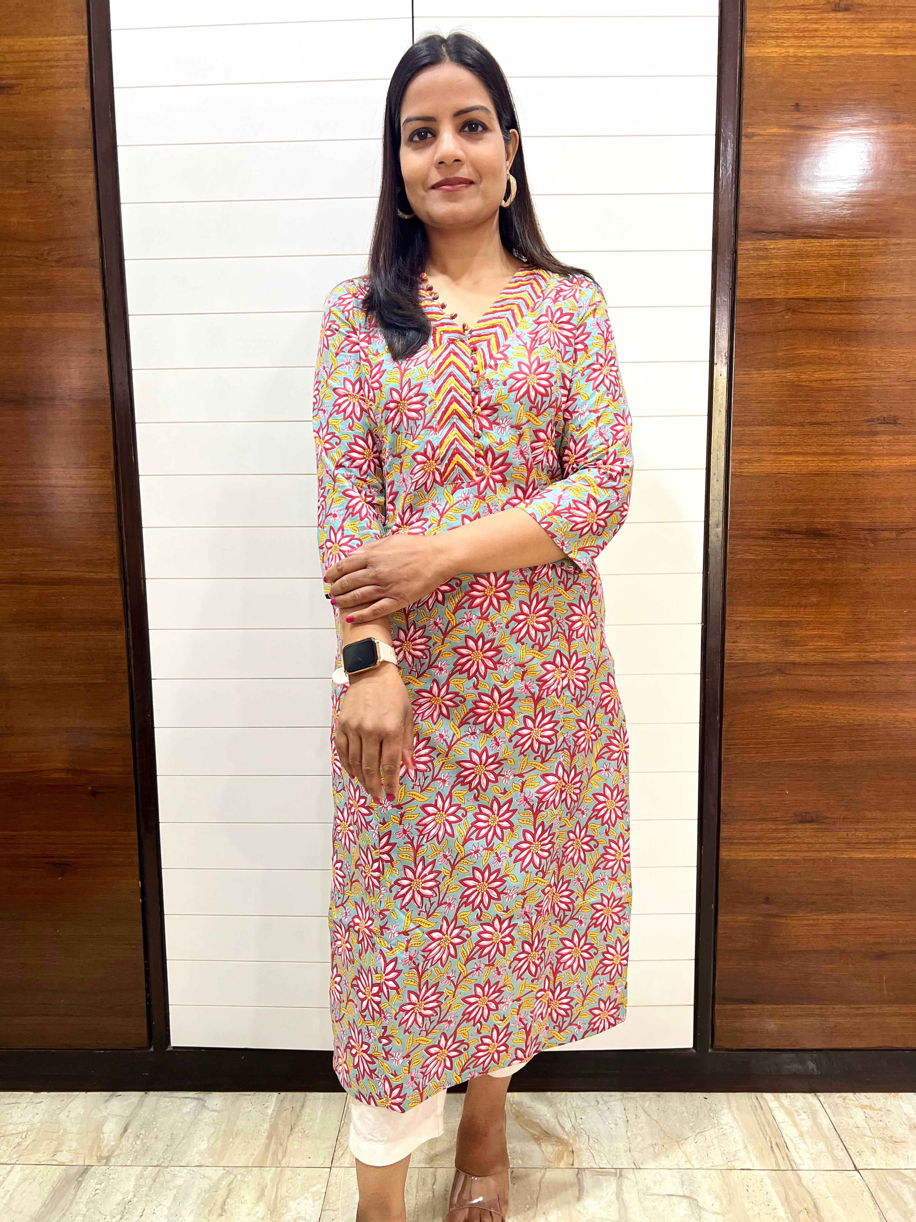 Mumzhug Pure Cotton Jaipuri Print Feeding Kurta with Side Pocket