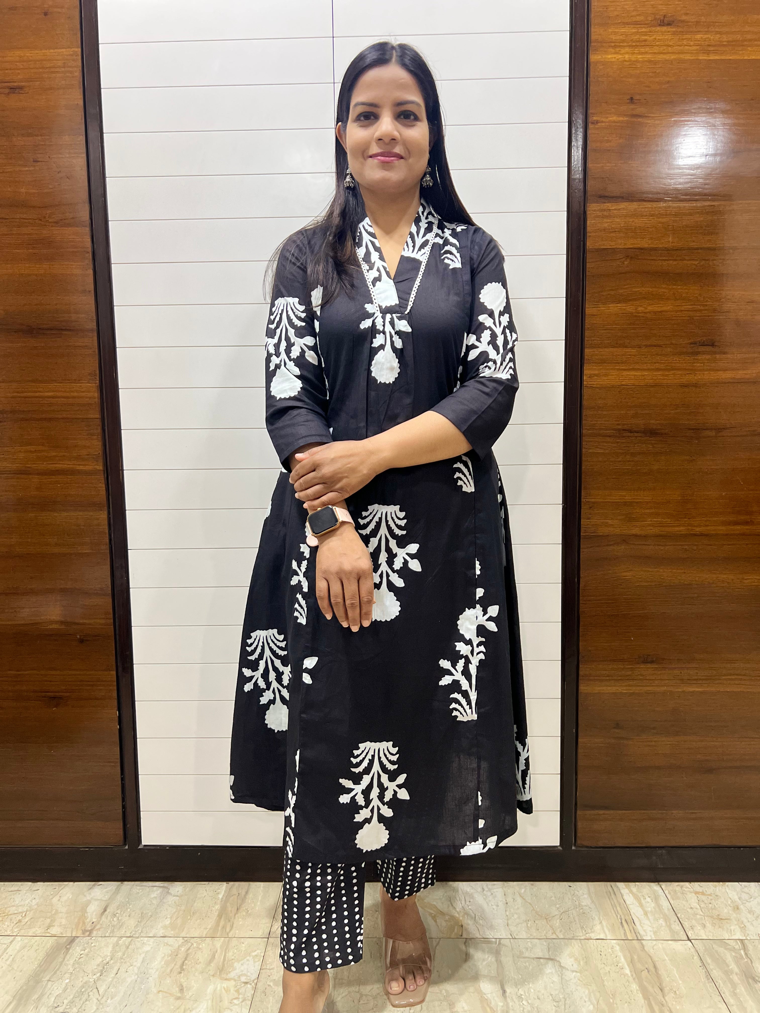 Mumzhug Black Pure Cotton Boota Print Flared Feeding Kurta and Pant Set