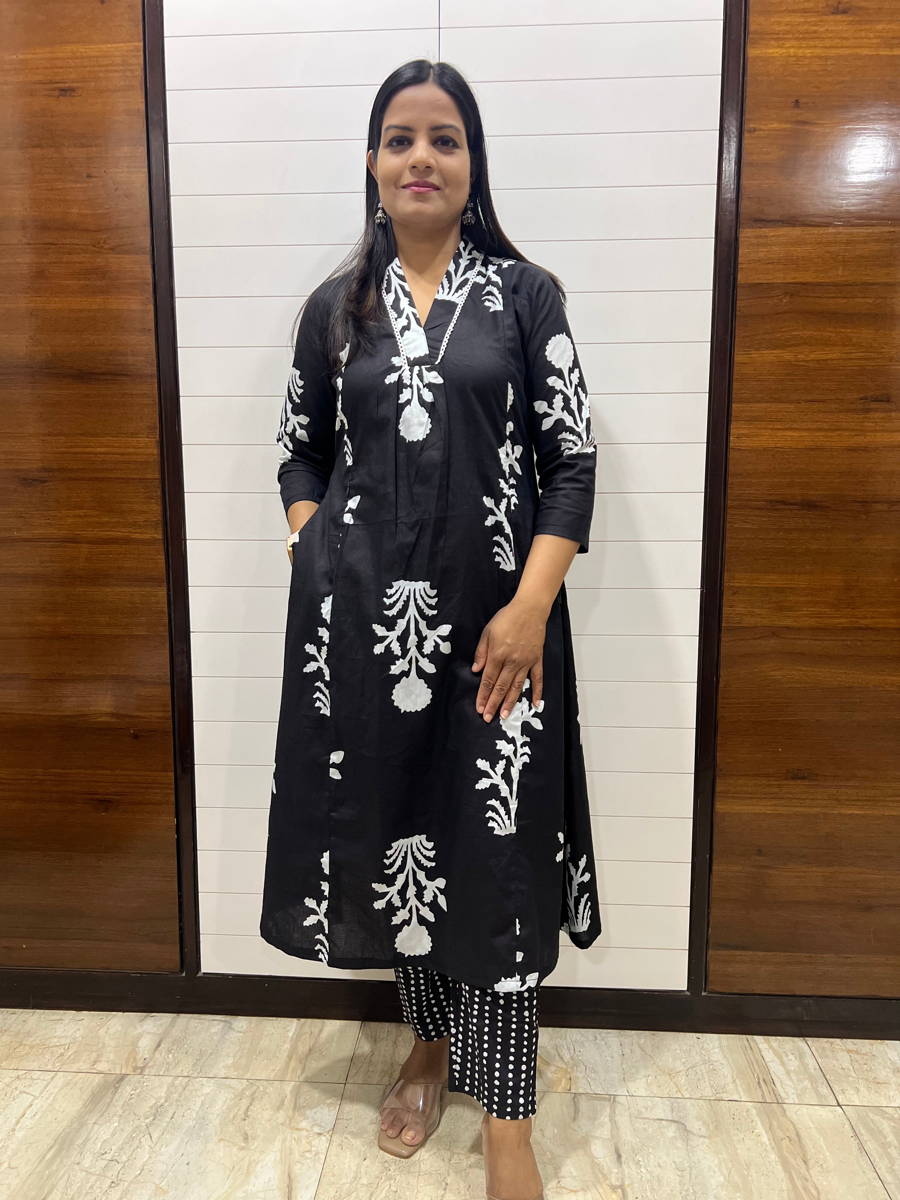 Mumzhug Black Pure Cotton Boota Print Flared Feeding Kurta and Pant Set