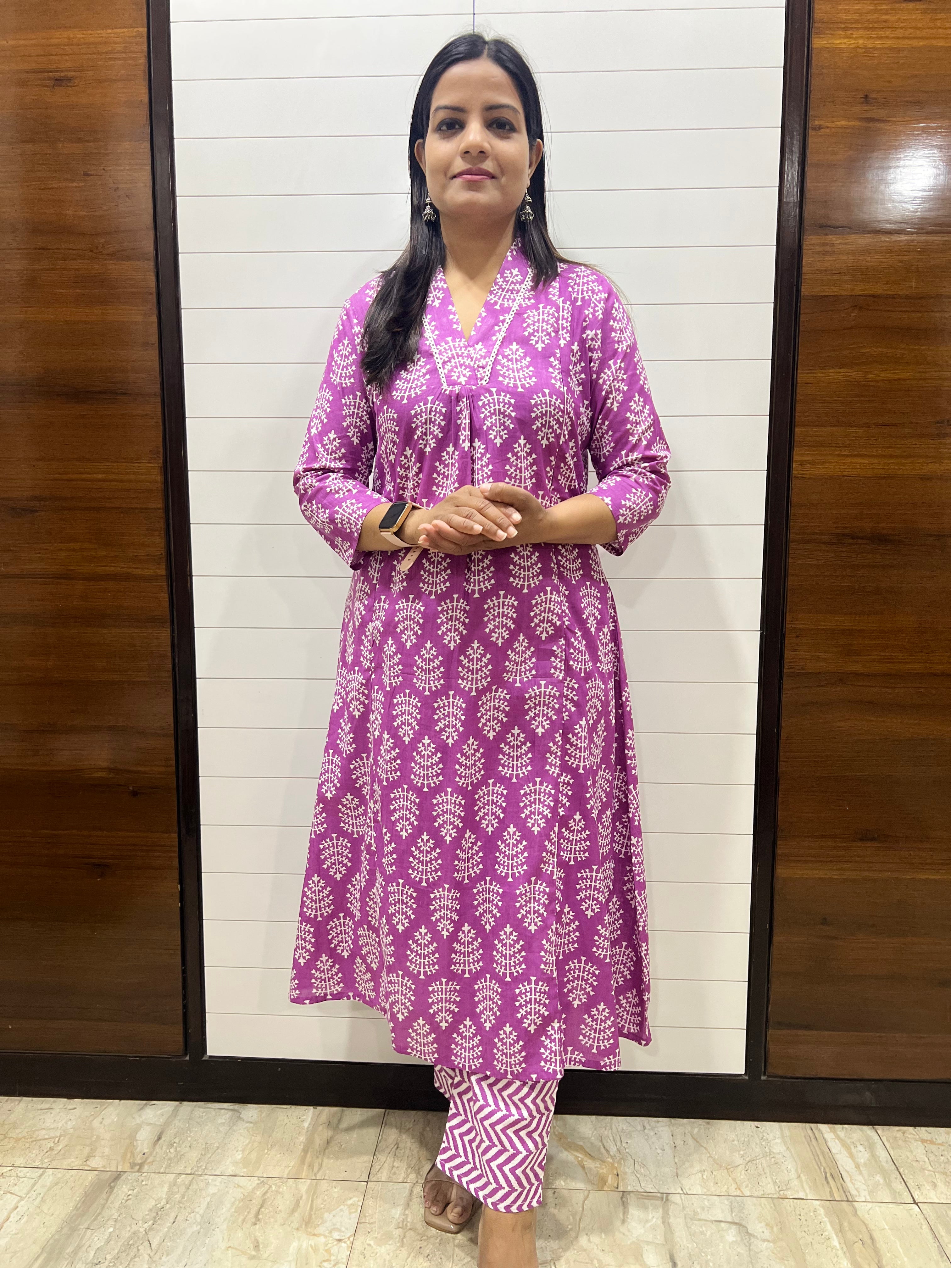 Mumzhug Pure Cotton Lavender Booti Print Flared Feeding Kurta and Pant Set