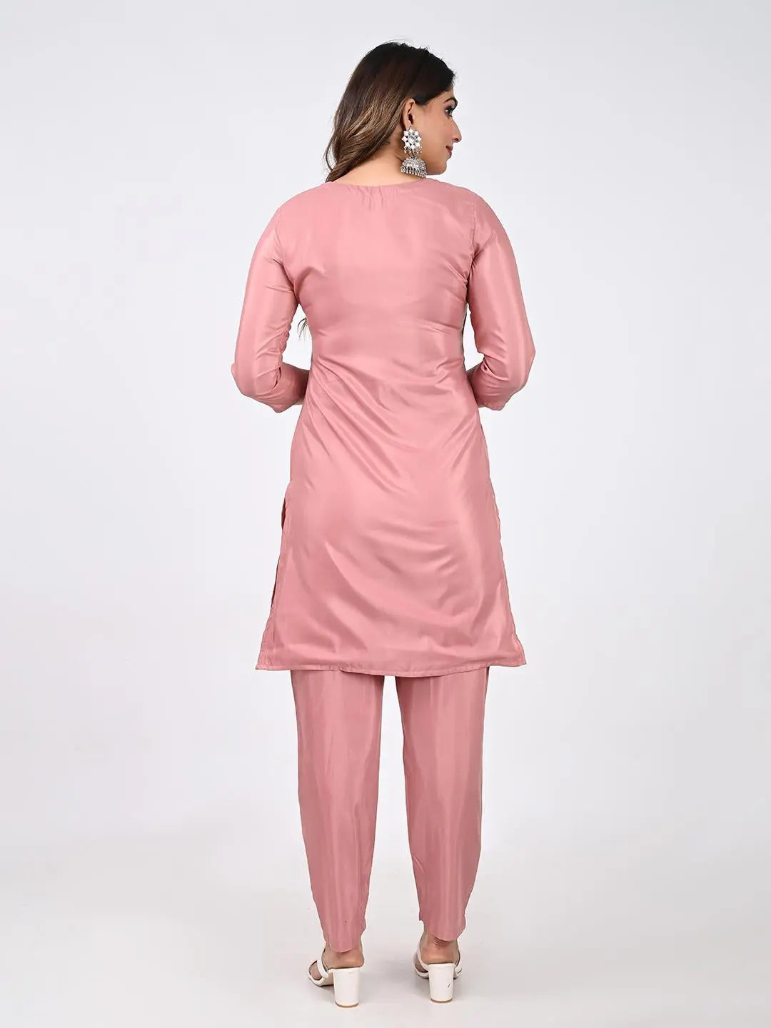 ROMAN SILK LAVENDAR COLORED EMBROIDED WOMEN'S KURTA PANT AND DUPATTA SET Kavita Gupta