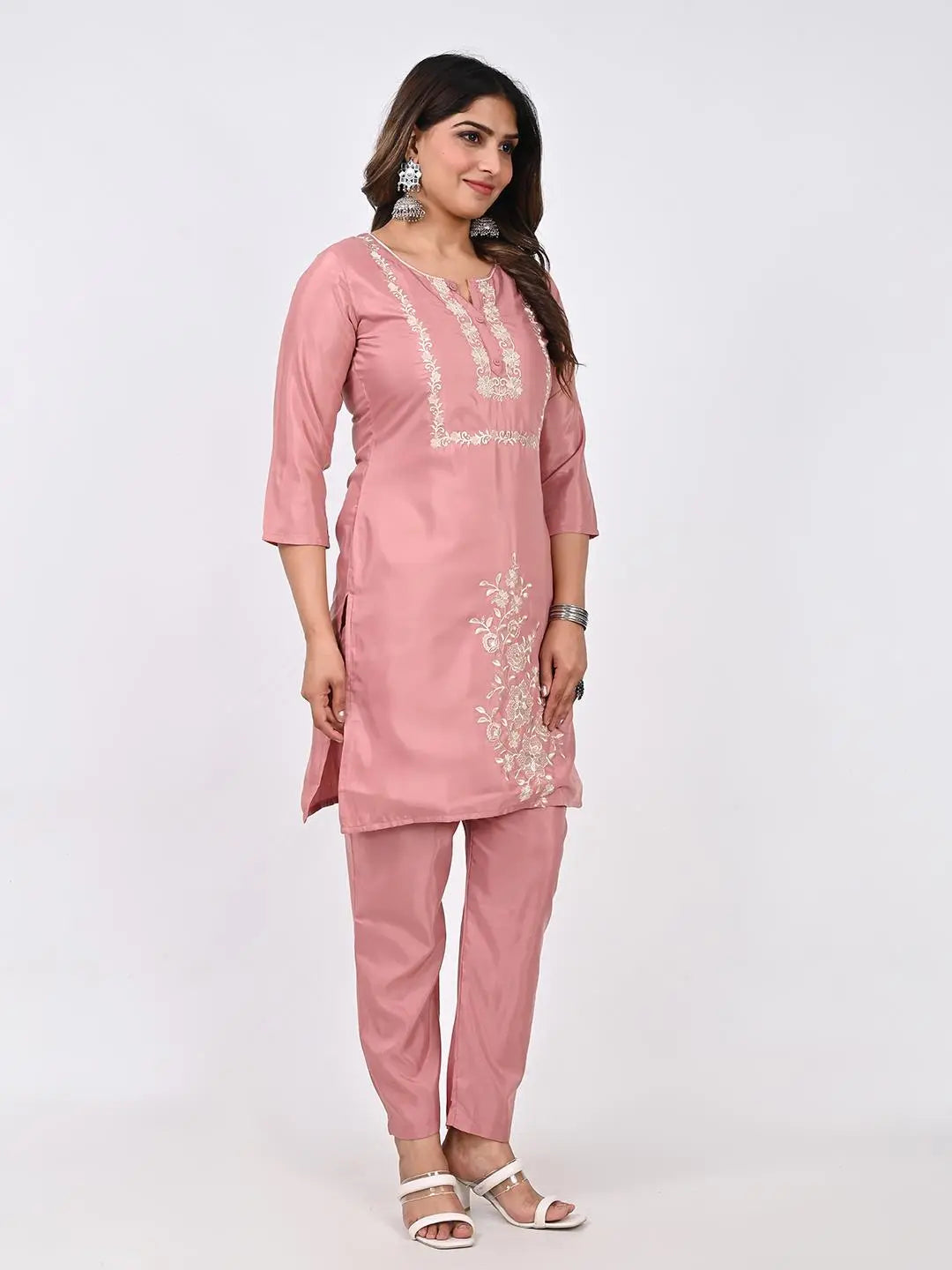 ROMAN SILK LAVENDAR COLORED EMBROIDED WOMEN'S KURTA PANT AND DUPATTA SET Kavita Gupta