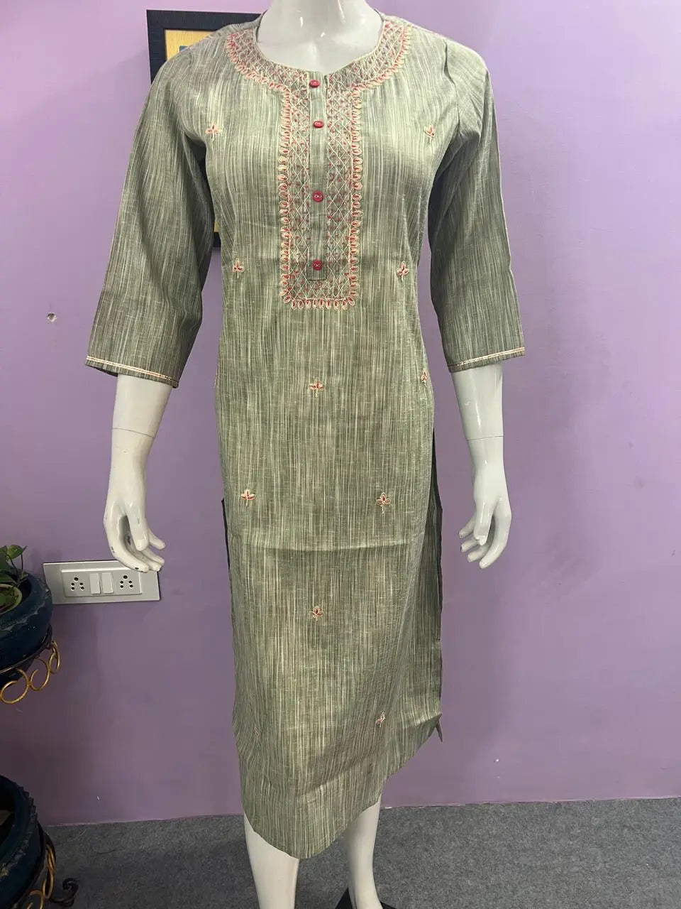 COTTON SILK EMBROIDED FEEDING KURTA WITH BOTH SIDED FEEDING ZIPPER mumzhug