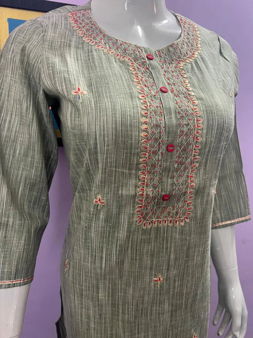 COTTON SILK EMBROIDED FEEDING KURTA WITH BOTH SIDED FEEDING ZIPPER mumzhug