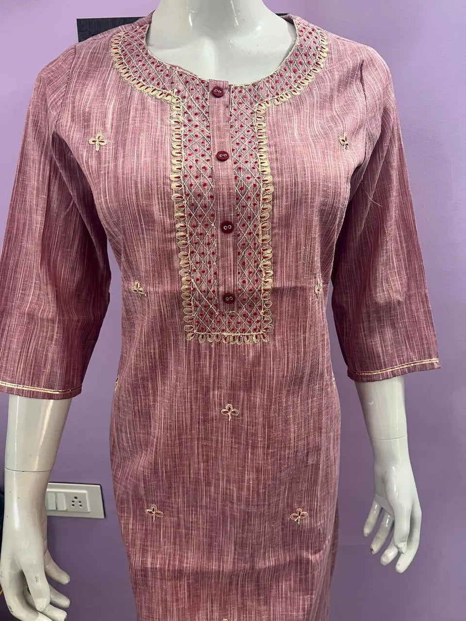 COTTON SILK EMBROIDED FEEDING KURTA WITH BOTH SIDED FEEDING ZIPPER mumzhug