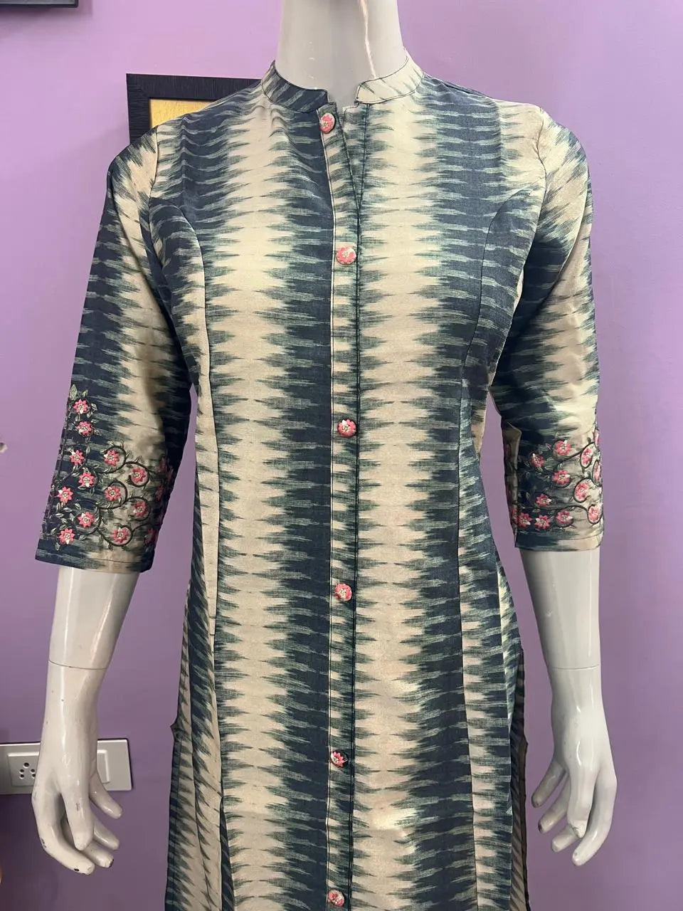 COTTON SILK EMBROIDED FEEDING KURTA WITH BOTH SIDED FEEDING ZIPPER mumzhug
