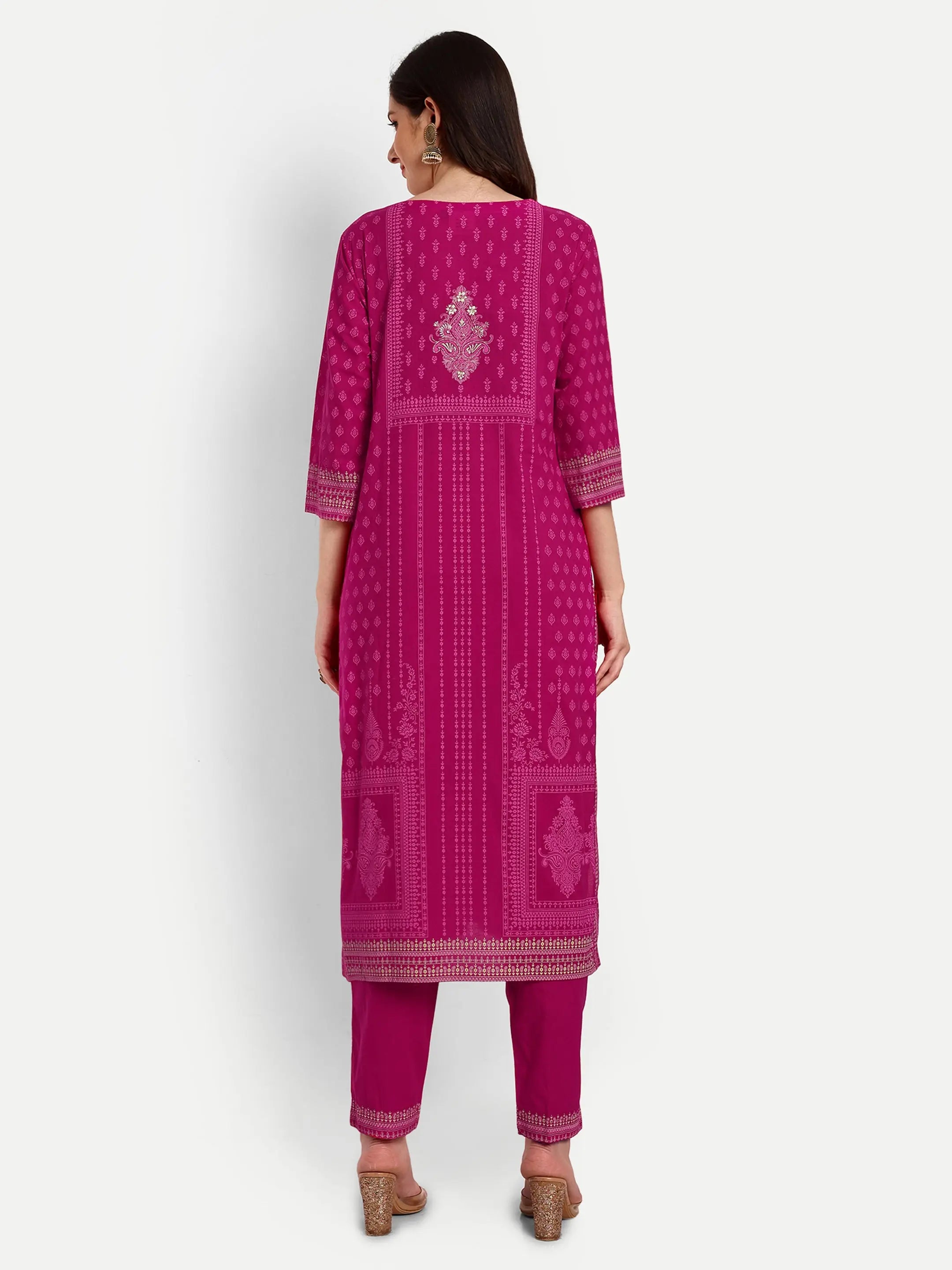 PURE COTTON EMBROIDED KURTA PANT AND DUPATTA SET Kavita Gupta