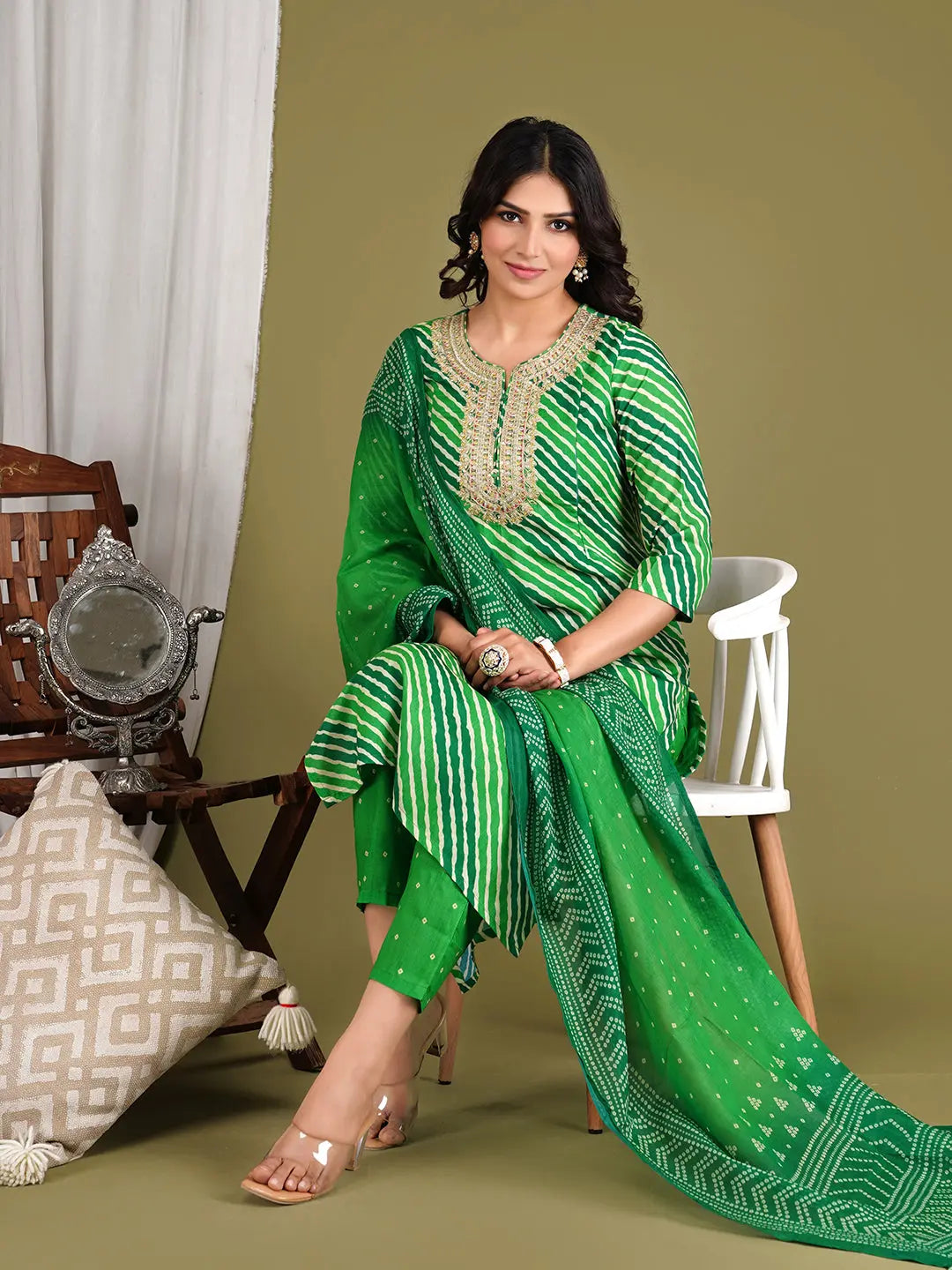 MUMZHUG FESTIVE GREEN HAND EMBROIDED WOMEN KURTA PANT AND DUPATTA SET FOR FEEDING AND MATERNITY PURPOSE mumzhug