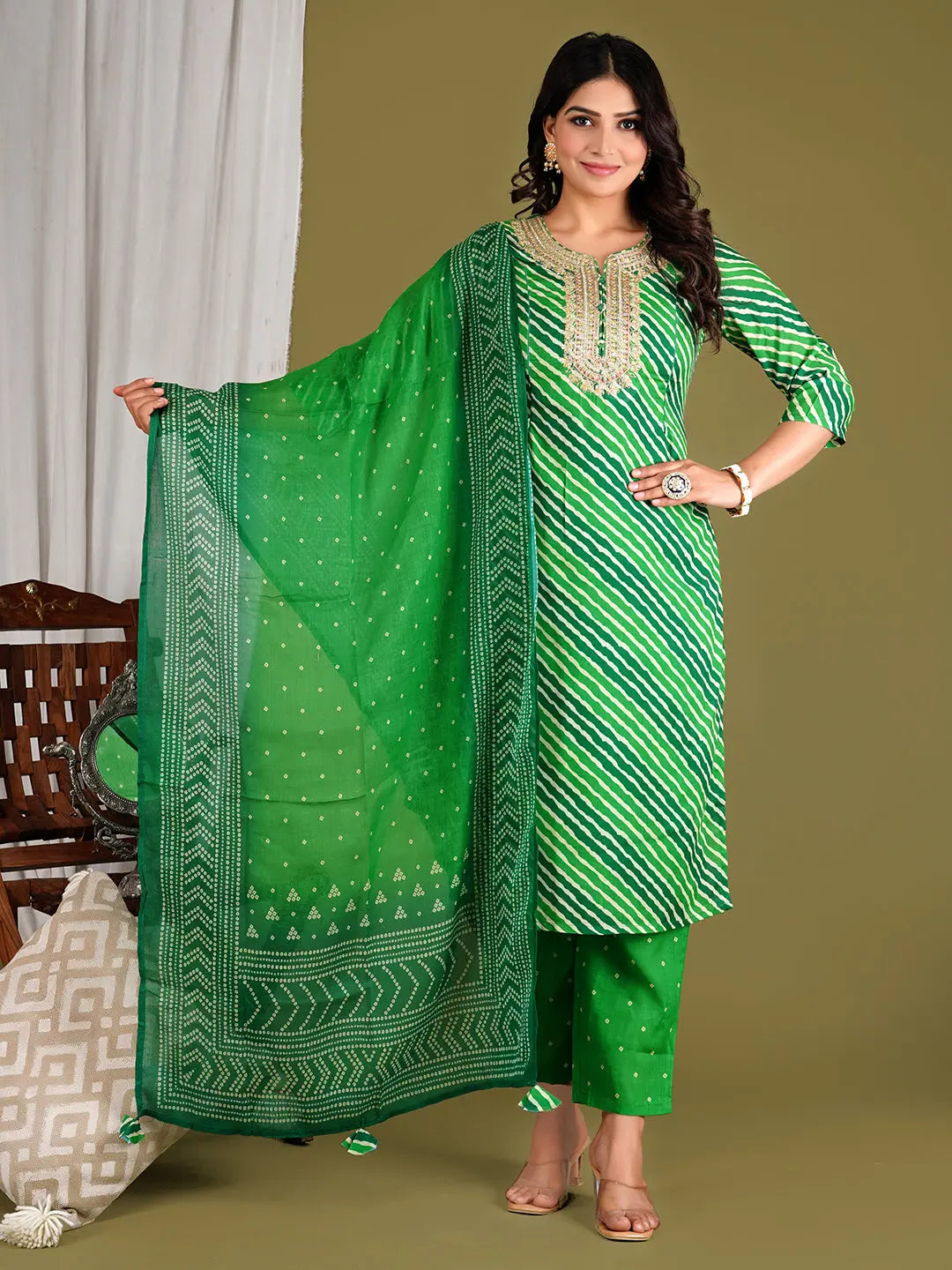 MUMZHUG FESTIVE GREEN HAND EMBROIDED WOMEN KURTA PANT AND DUPATTA SET FOR FEEDING AND MATERNITY PURPOSE mumzhug