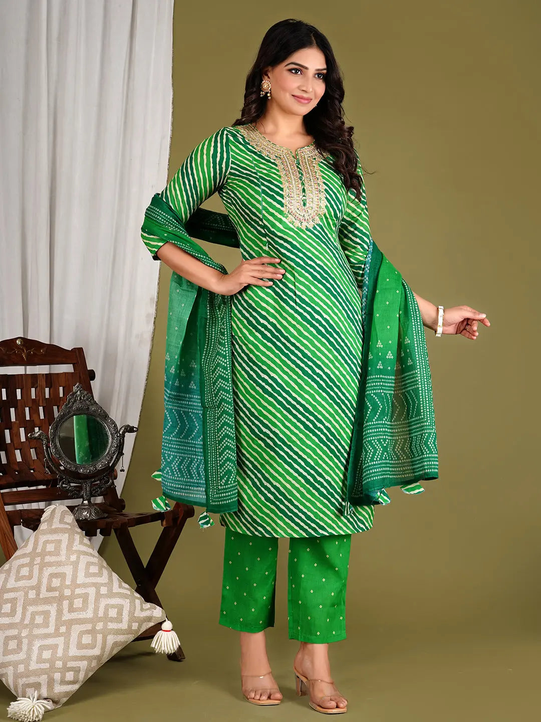 MUMZHUG FESTIVE GREEN HAND EMBROIDED WOMEN KURTA PANT AND DUPATTA SET FOR FEEDING AND MATERNITY PURPOSE mumzhug