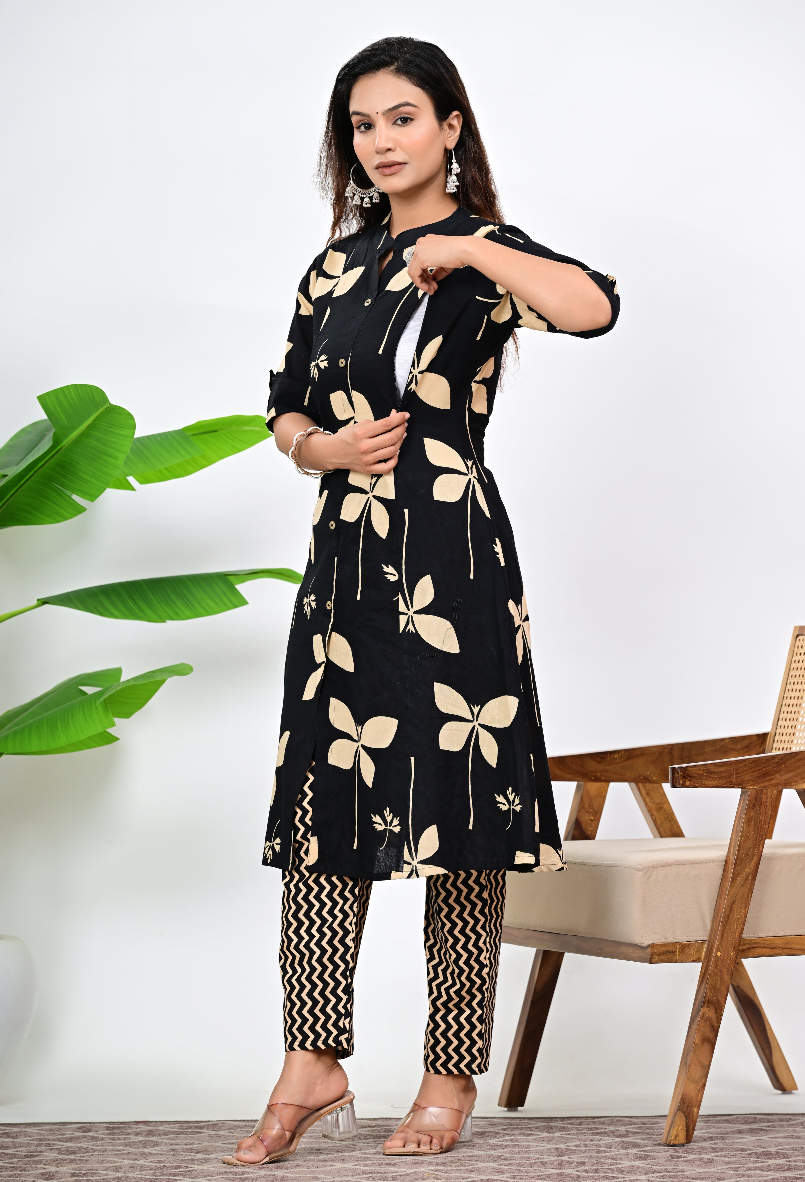 Mumzhug Pure Cotton Black Colored Leaf Print Feeding Kurta Pallazo Set