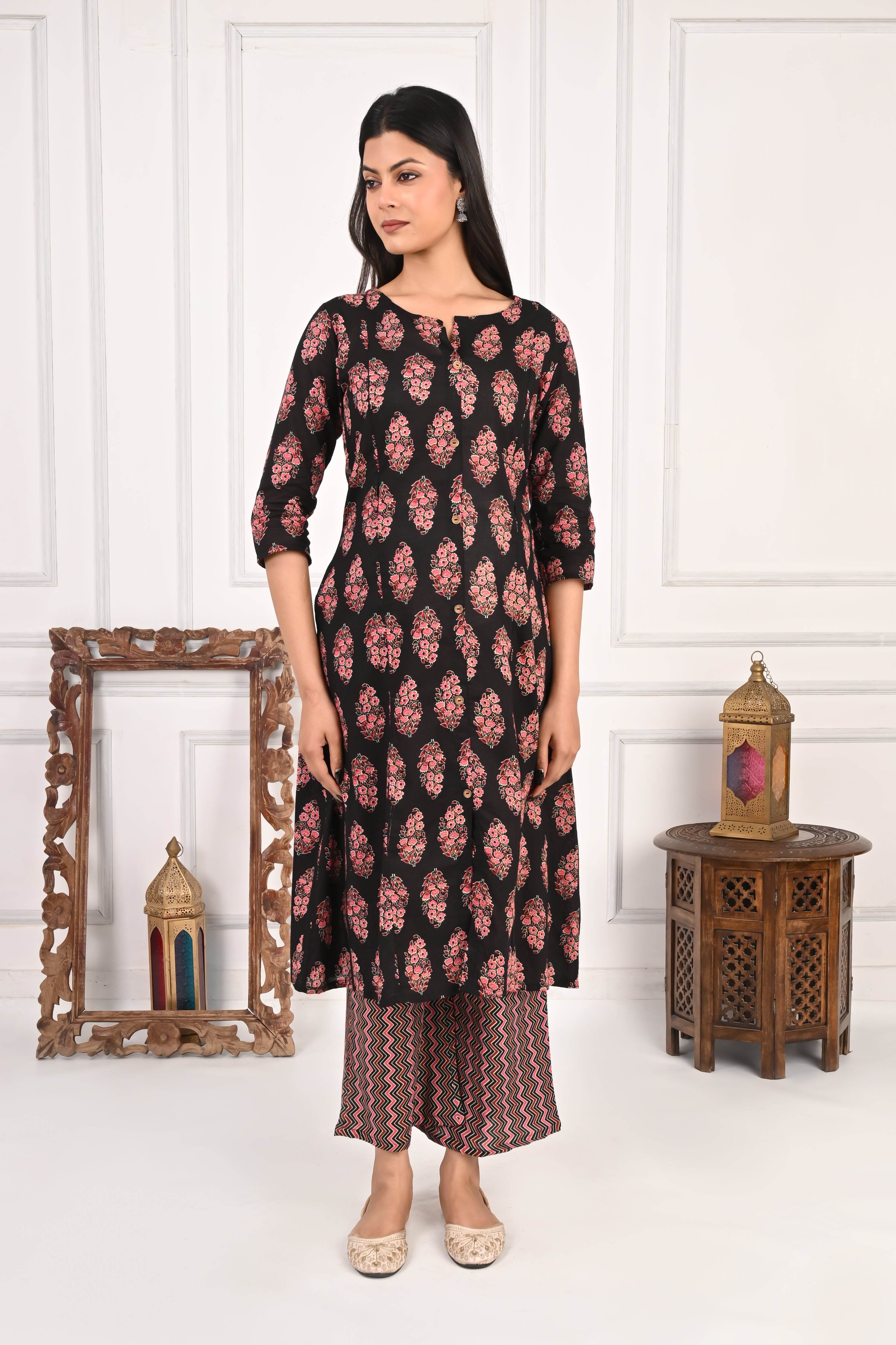 Mumzhug Pure Cotton Black Jaipuri Print Feeding Cord Set with Both Side Feeding Zipper