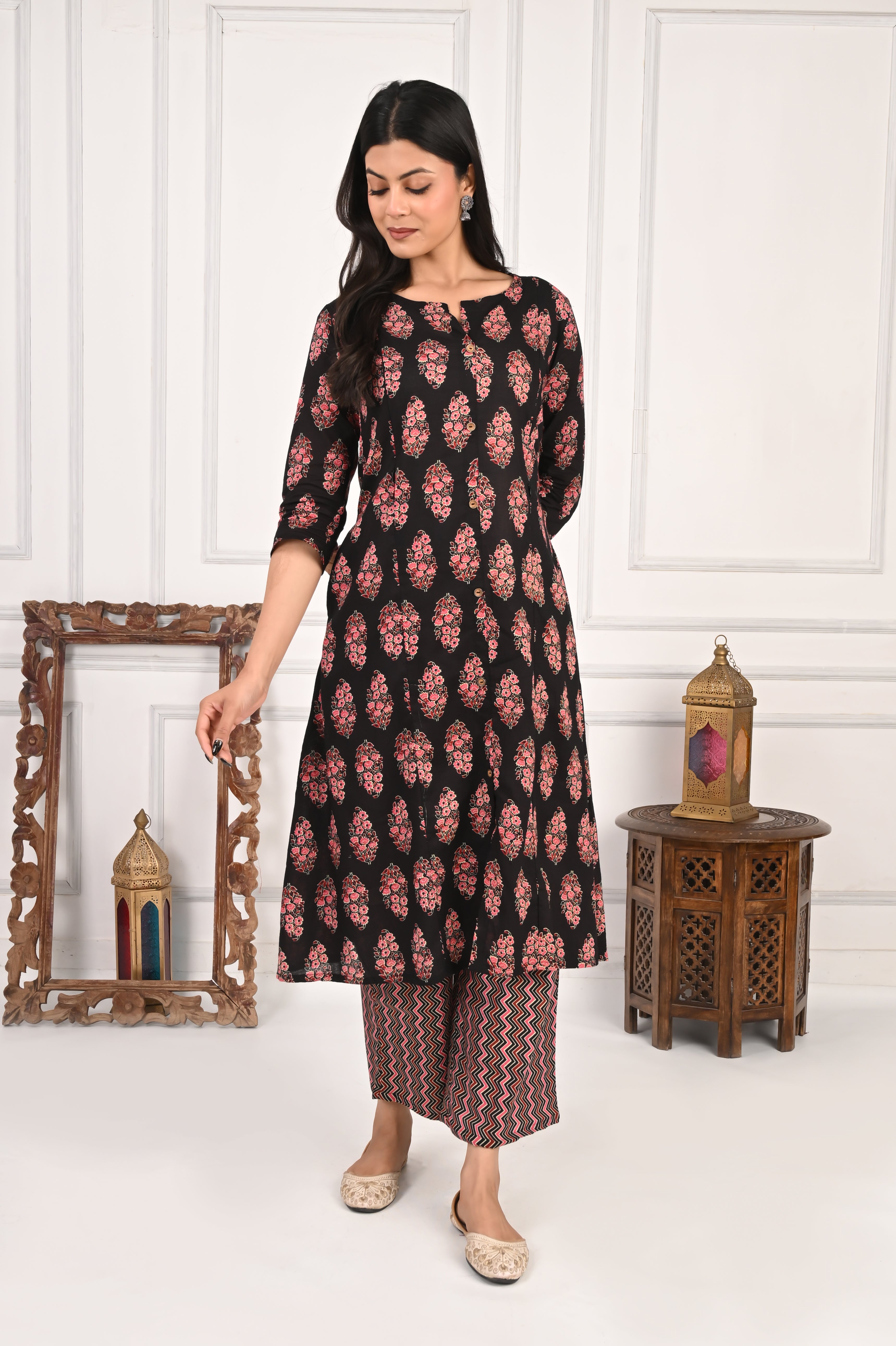 Mumzhug Pure Cotton Black Jaipuri Print Feeding Cord Set with Both Side Feeding Zipper