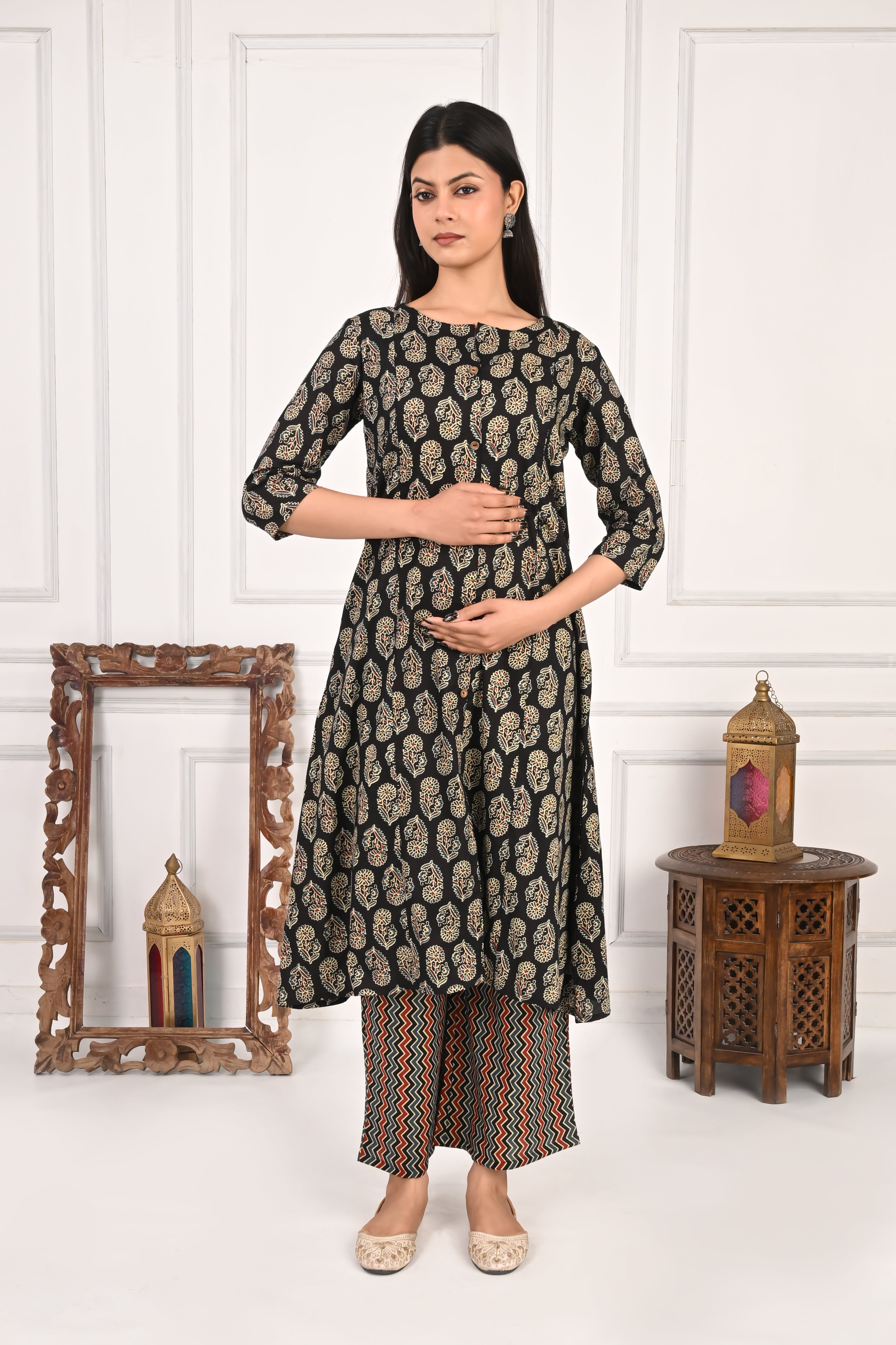 Mumzhug Pure Cotton Black Jaipuri Booti Print Feeding Cord Set with Both Side Feeding Zipper