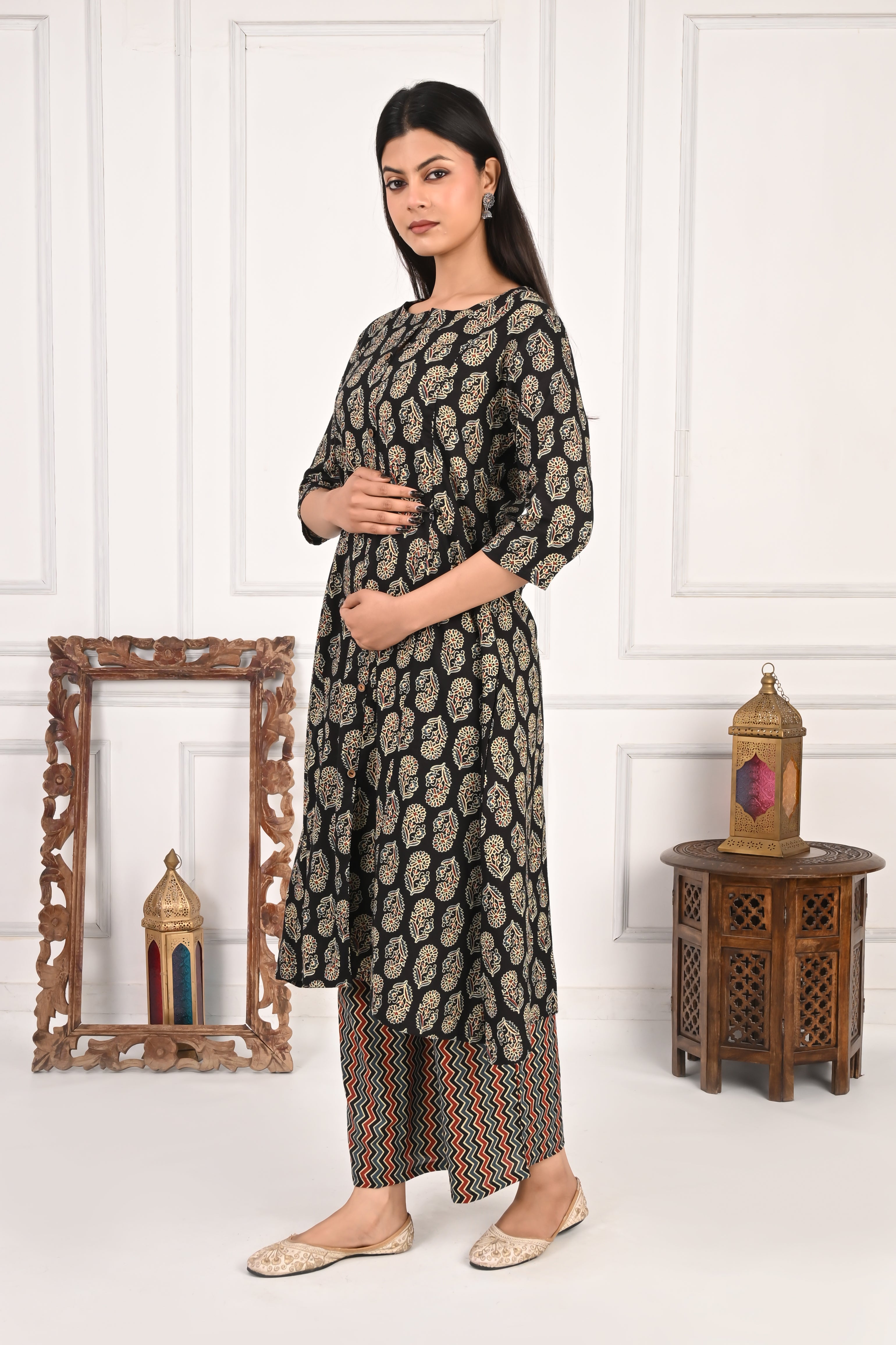 Mumzhug Pure Cotton Black Jaipuri Booti Print Feeding Cord Set with Both Side Feeding Zipper