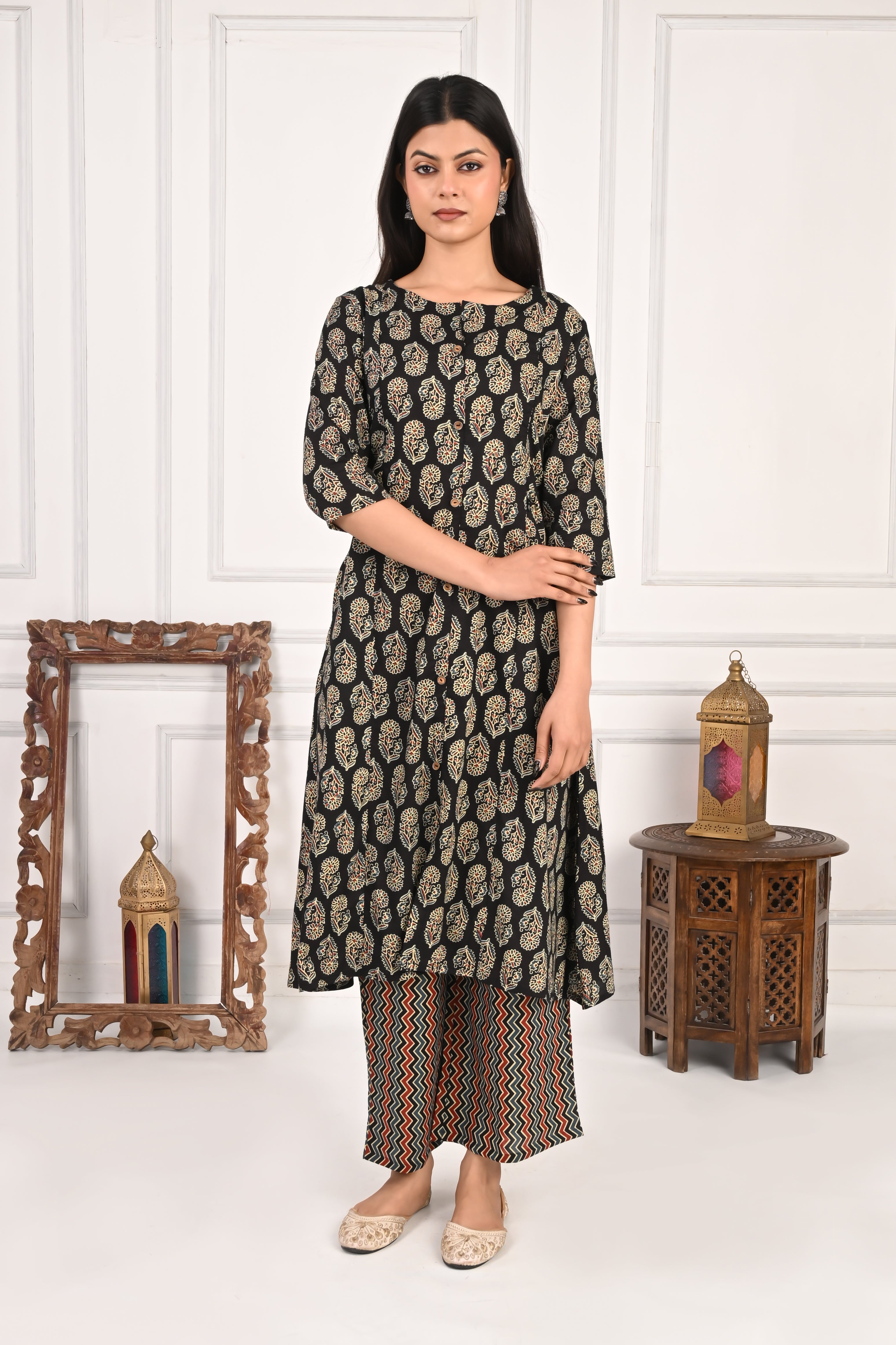 Mumzhug Pure Cotton Black Jaipuri Booti Print Feeding Cord Set with Both Side Feeding Zipper