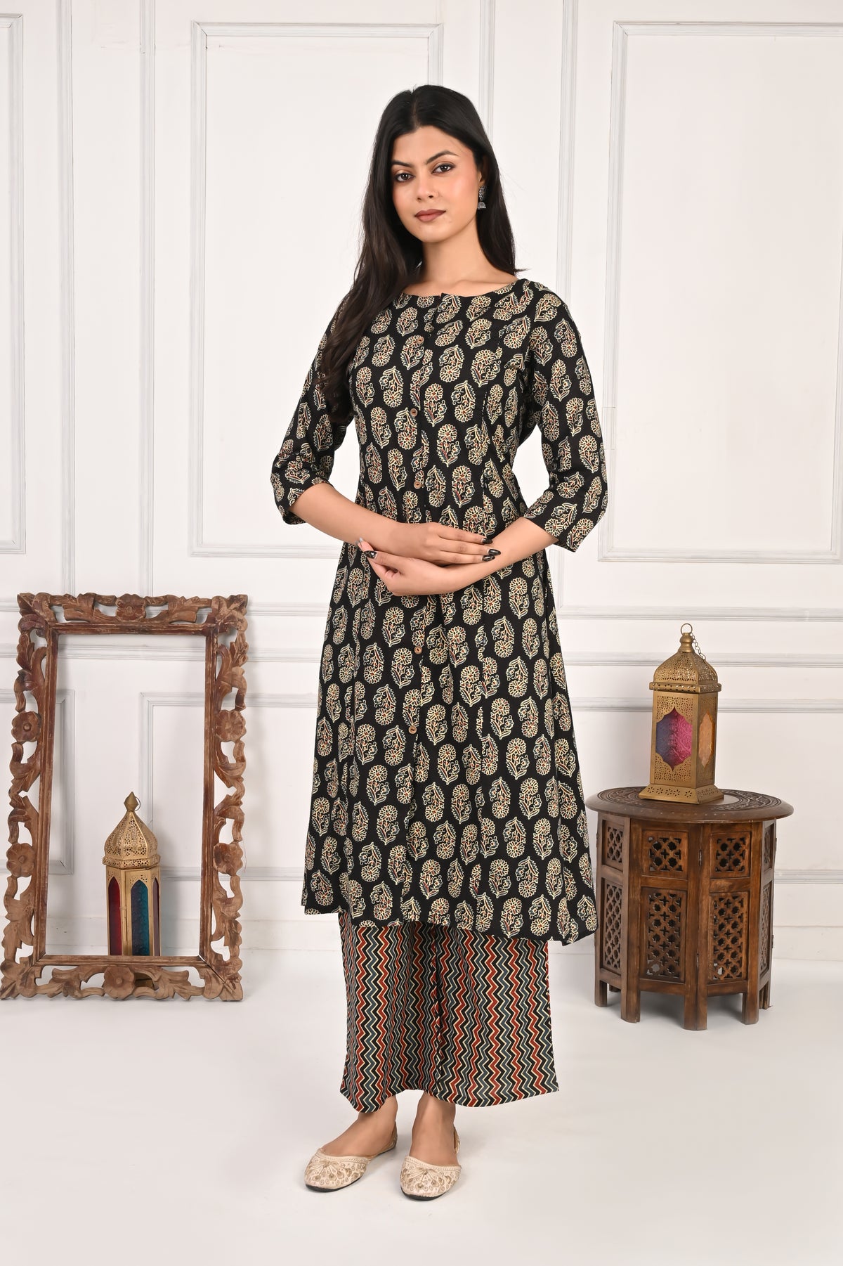 Mumzhug Pure Cotton Black Jaipuri Booti Print Feeding Cord Set with Both Side Feeding Zipper