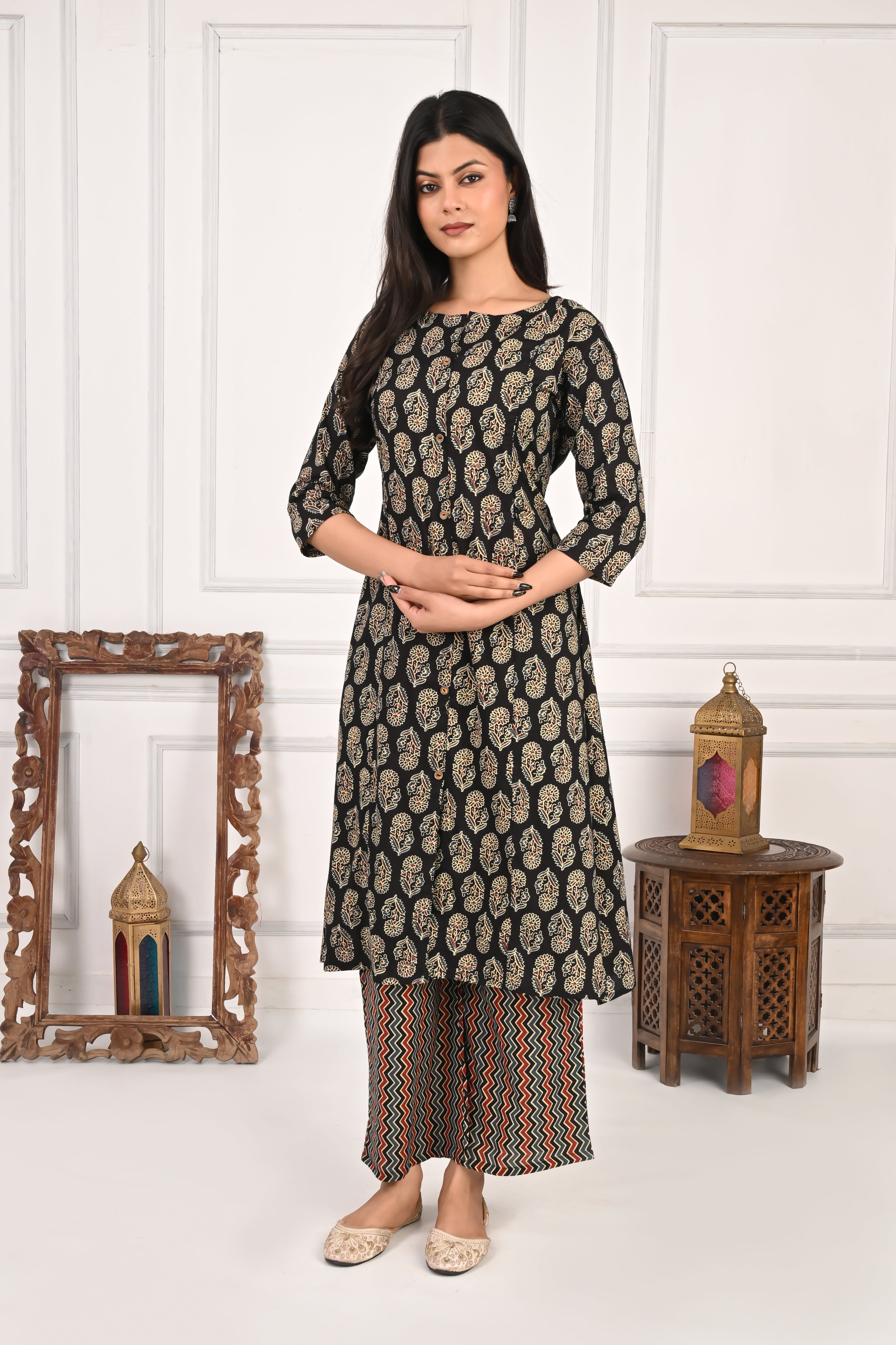 Mumzhug Pure Cotton Black Jaipuri Booti Print Feeding Cord Set with Both Side Feeding Zipper