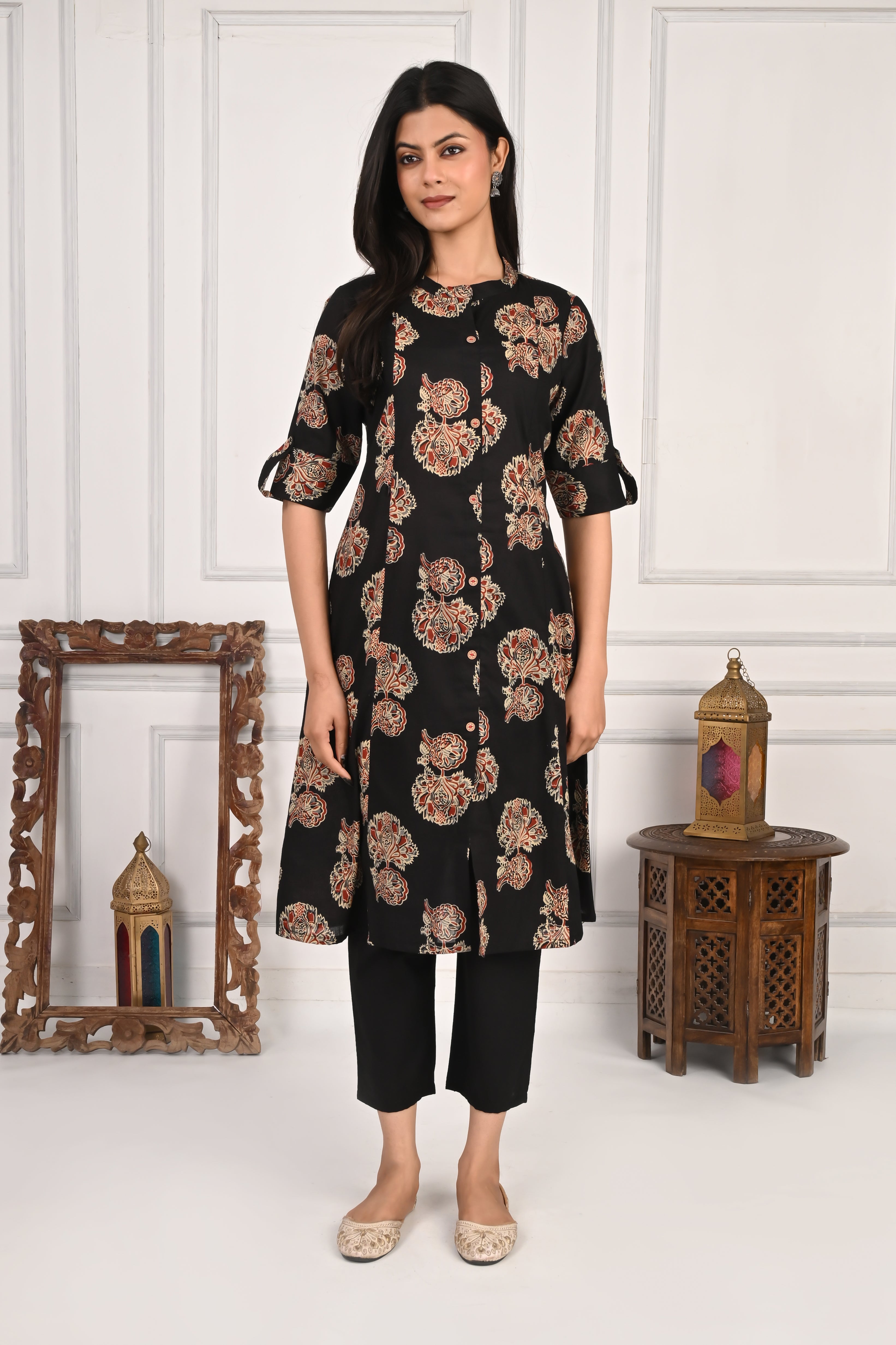 Mumzhug Jaipuri Print Pure Cotton Black Feeding Cord Set with Side Pocket