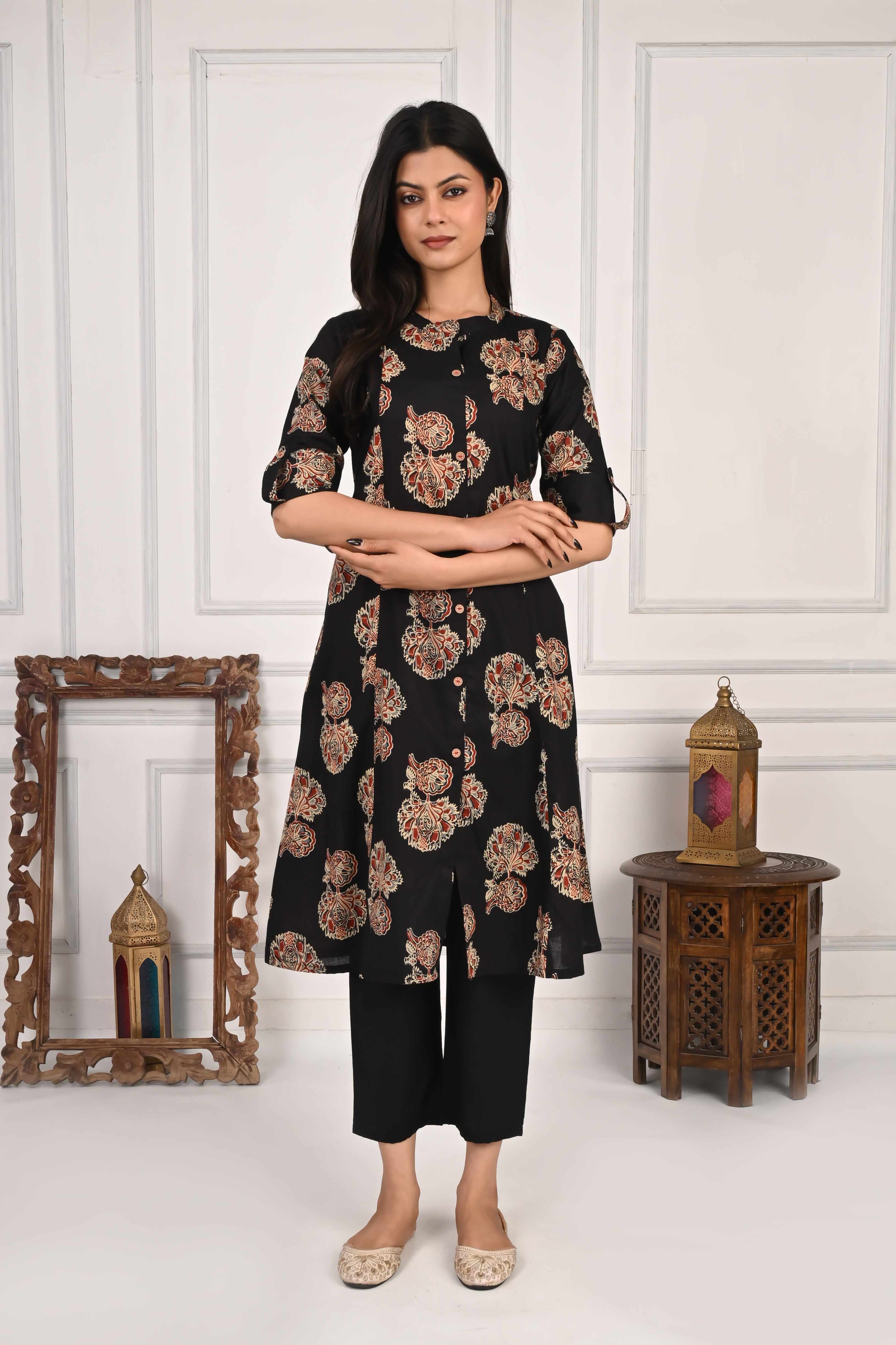 Mumzhug Jaipuri Print Pure Cotton Black Feeding Cord Set with Side Pocket