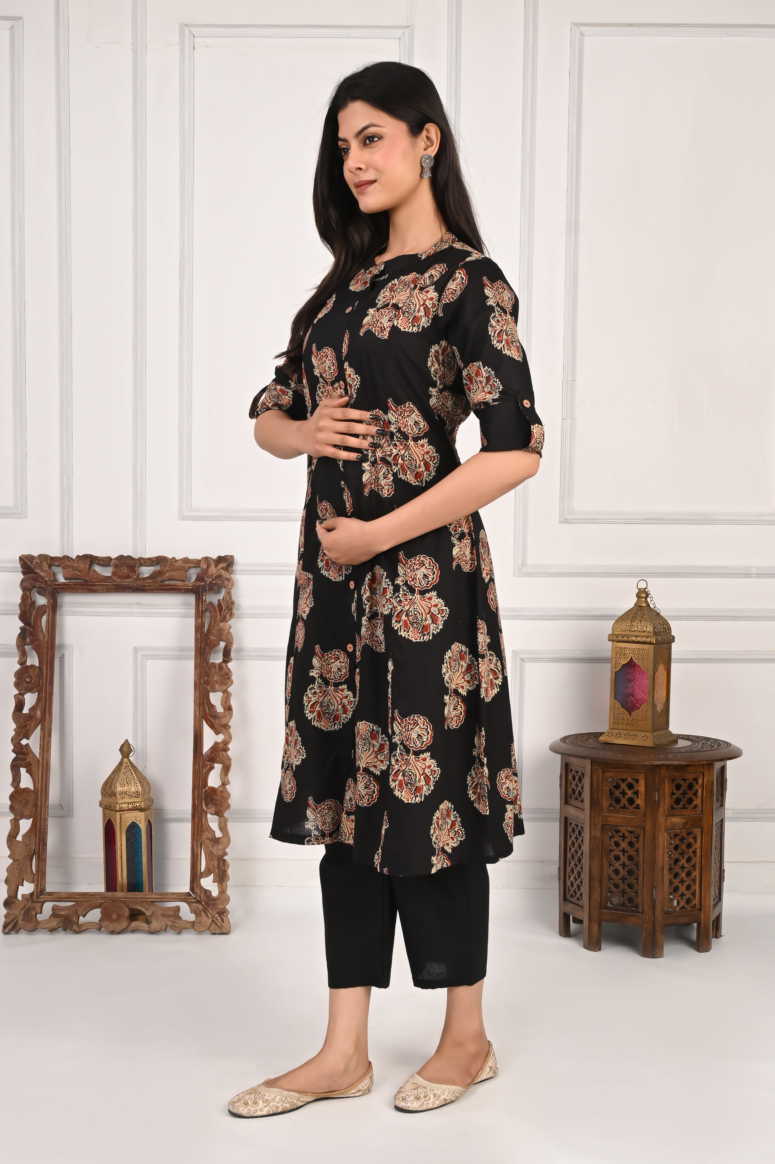 Mumzhug Jaipuri Print Pure Cotton Black Feeding Cord Set with Side Pocket