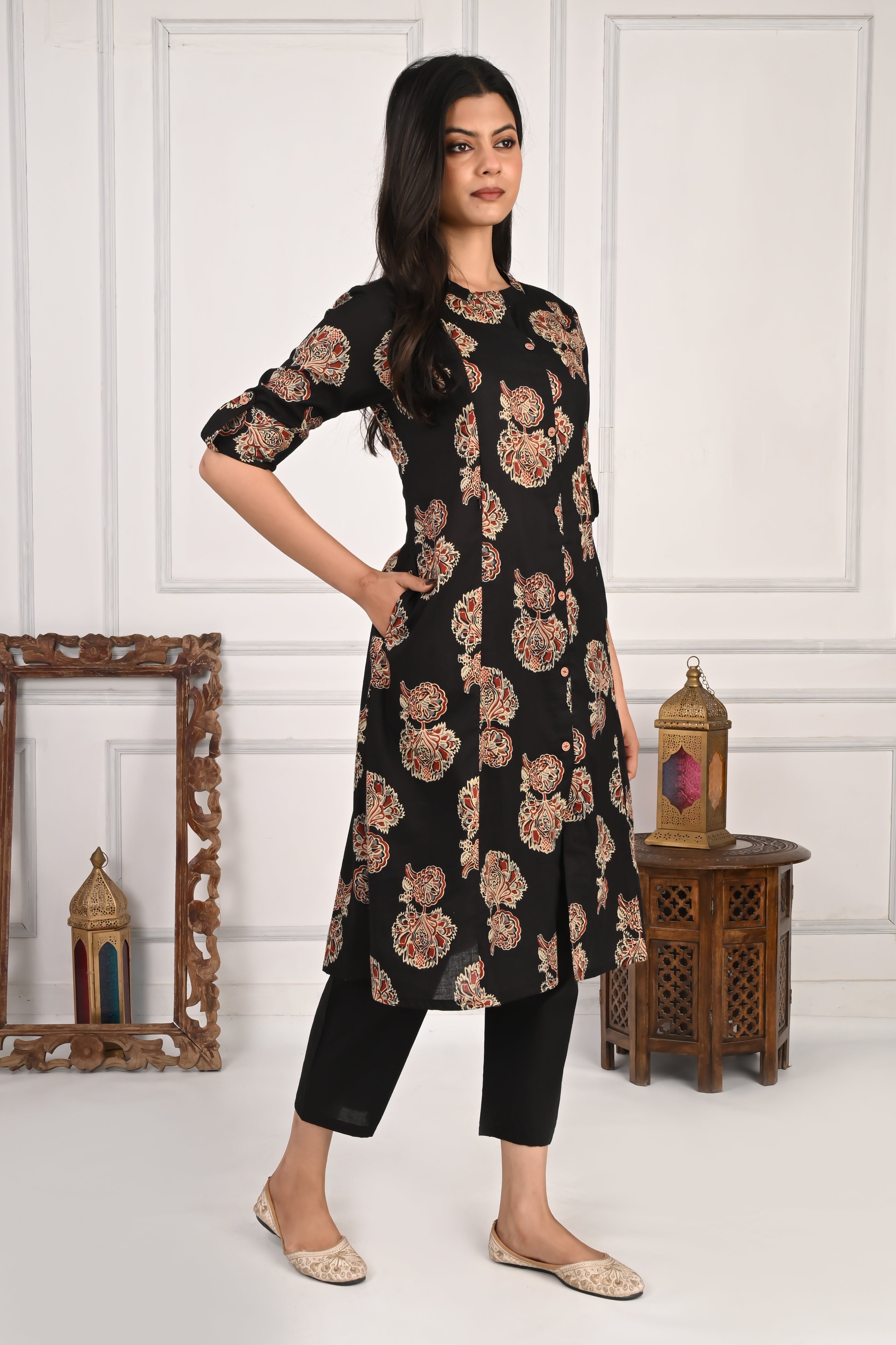 Mumzhug Jaipuri Print Pure Cotton Black Feeding Cord Set with Side Pocket