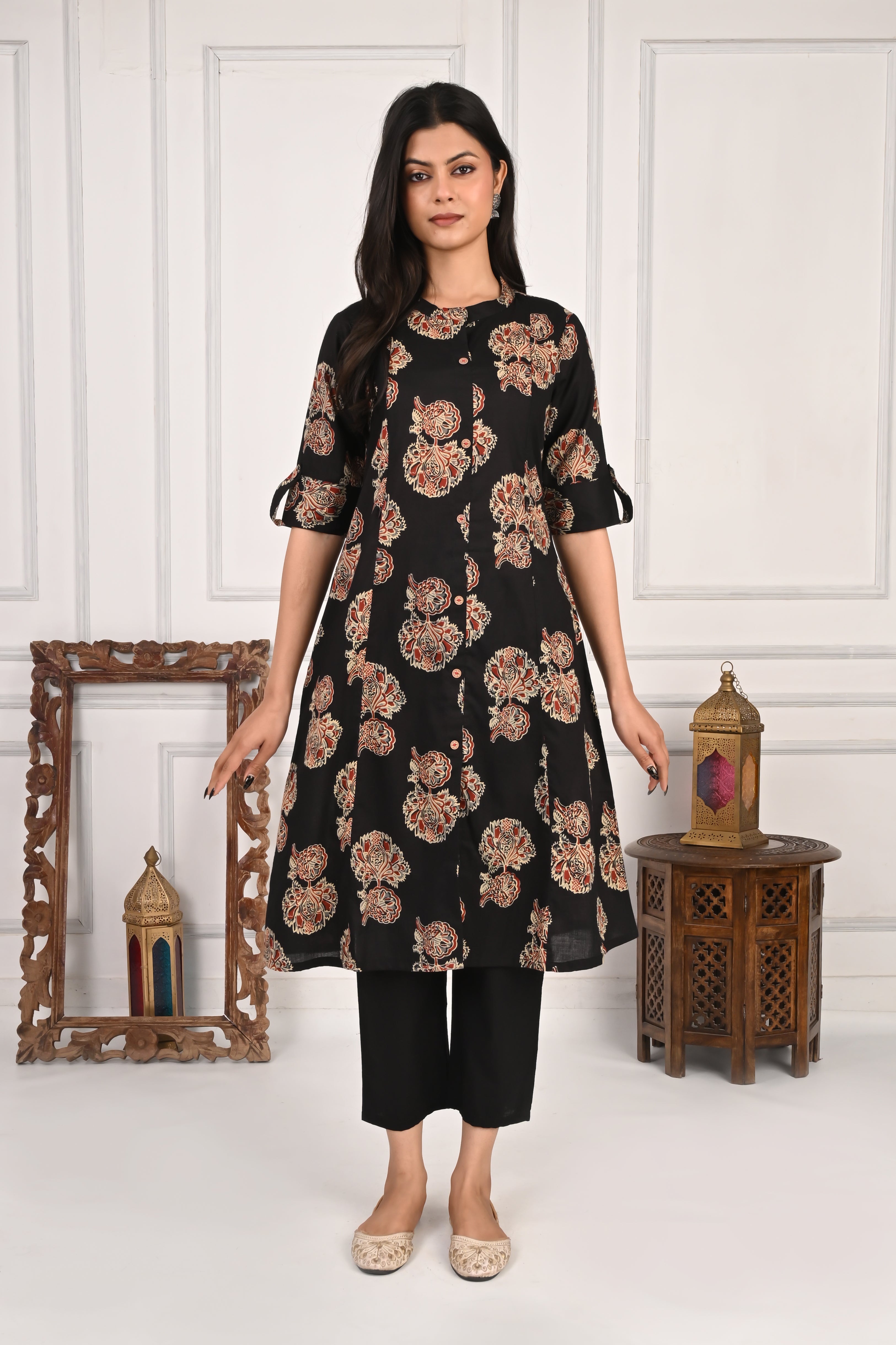 Mumzhug Jaipuri Print Pure Cotton Black Feeding Cord Set with Side Pocket