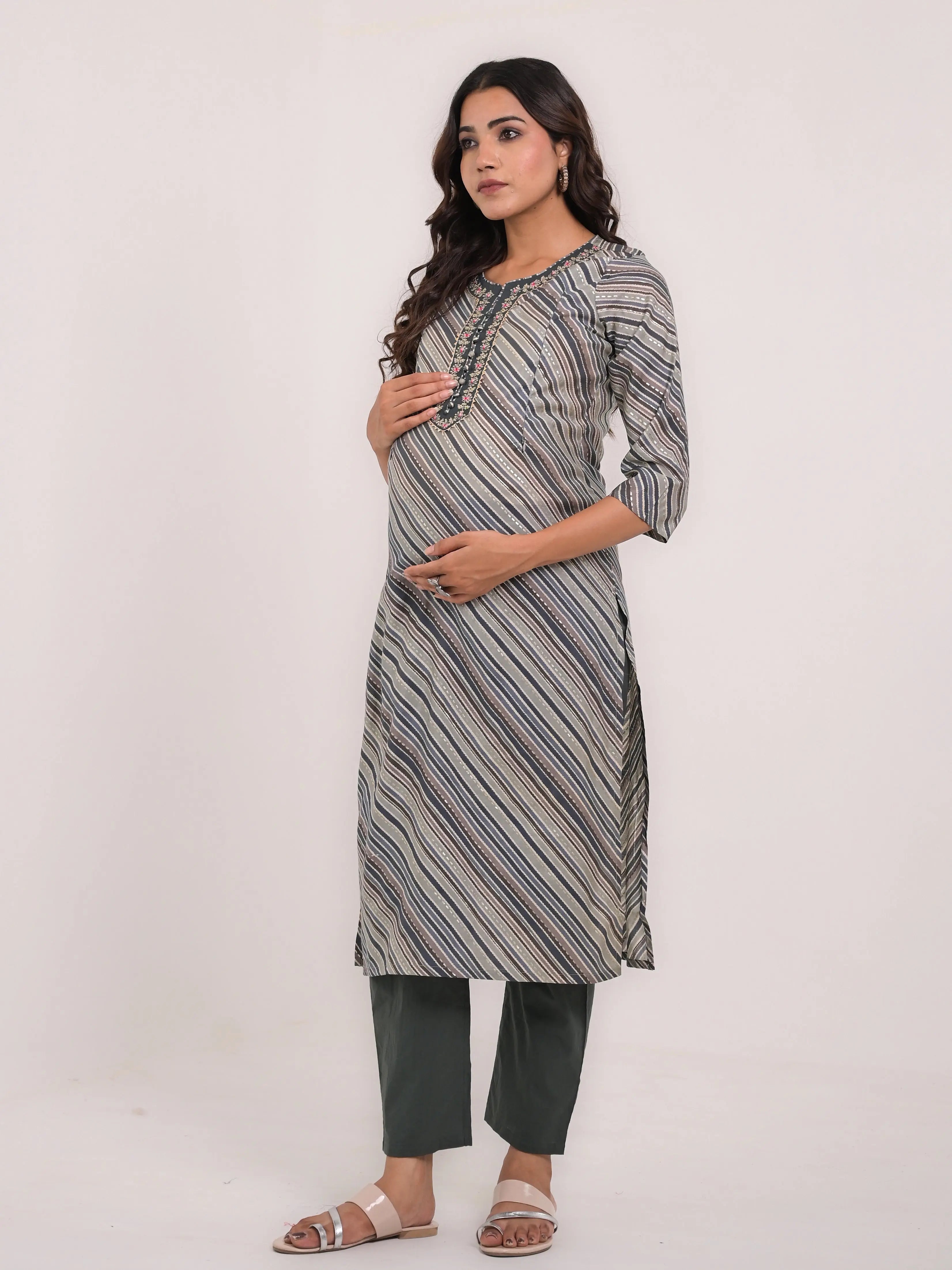 Mumzhug maslin embroided kurta with pant and dupatta for maternity and feeding purpose mumzhug