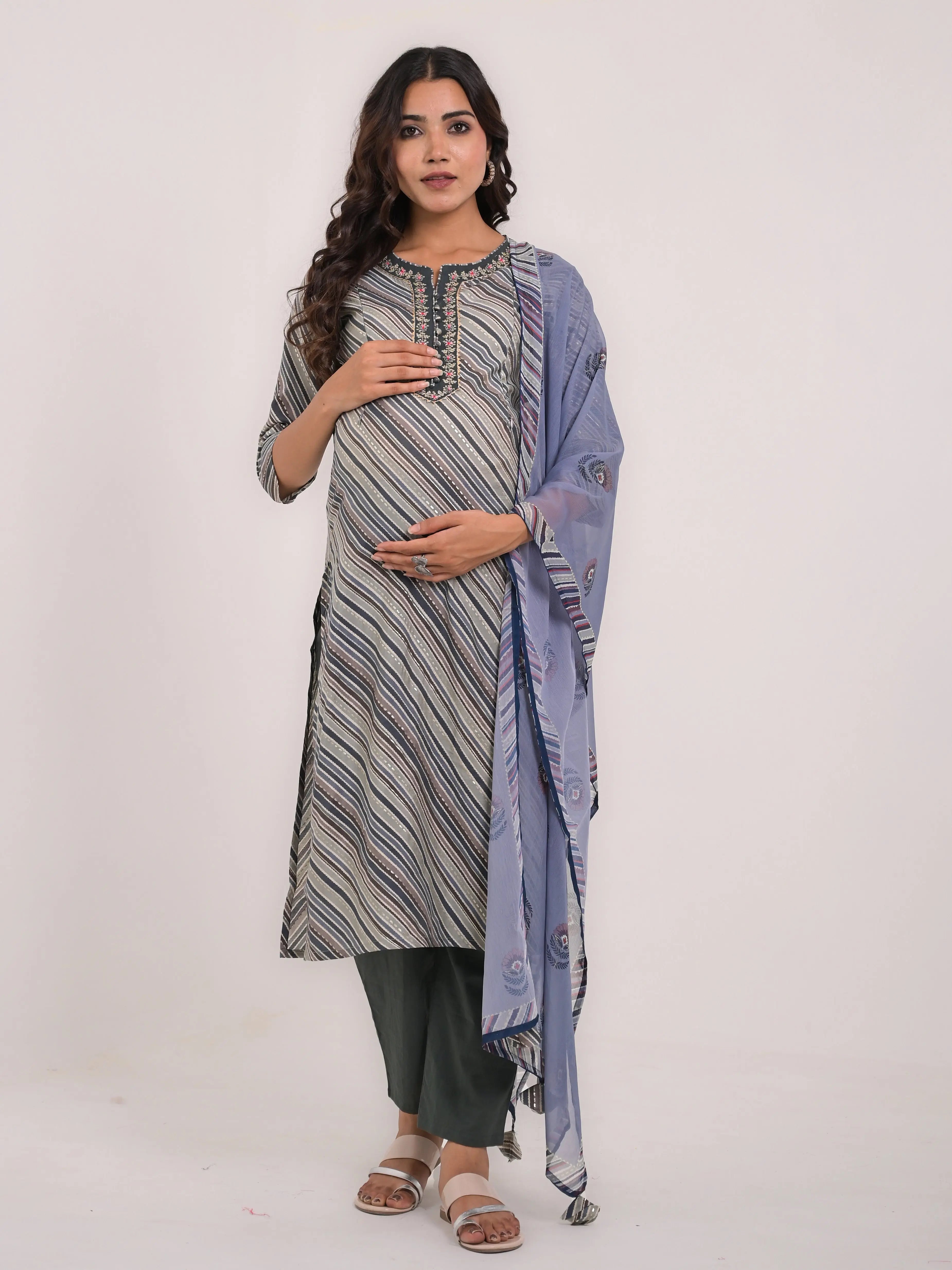 Mumzhug maslin embroided kurta with pant and dupatta for maternity and feeding purpose mumzhug