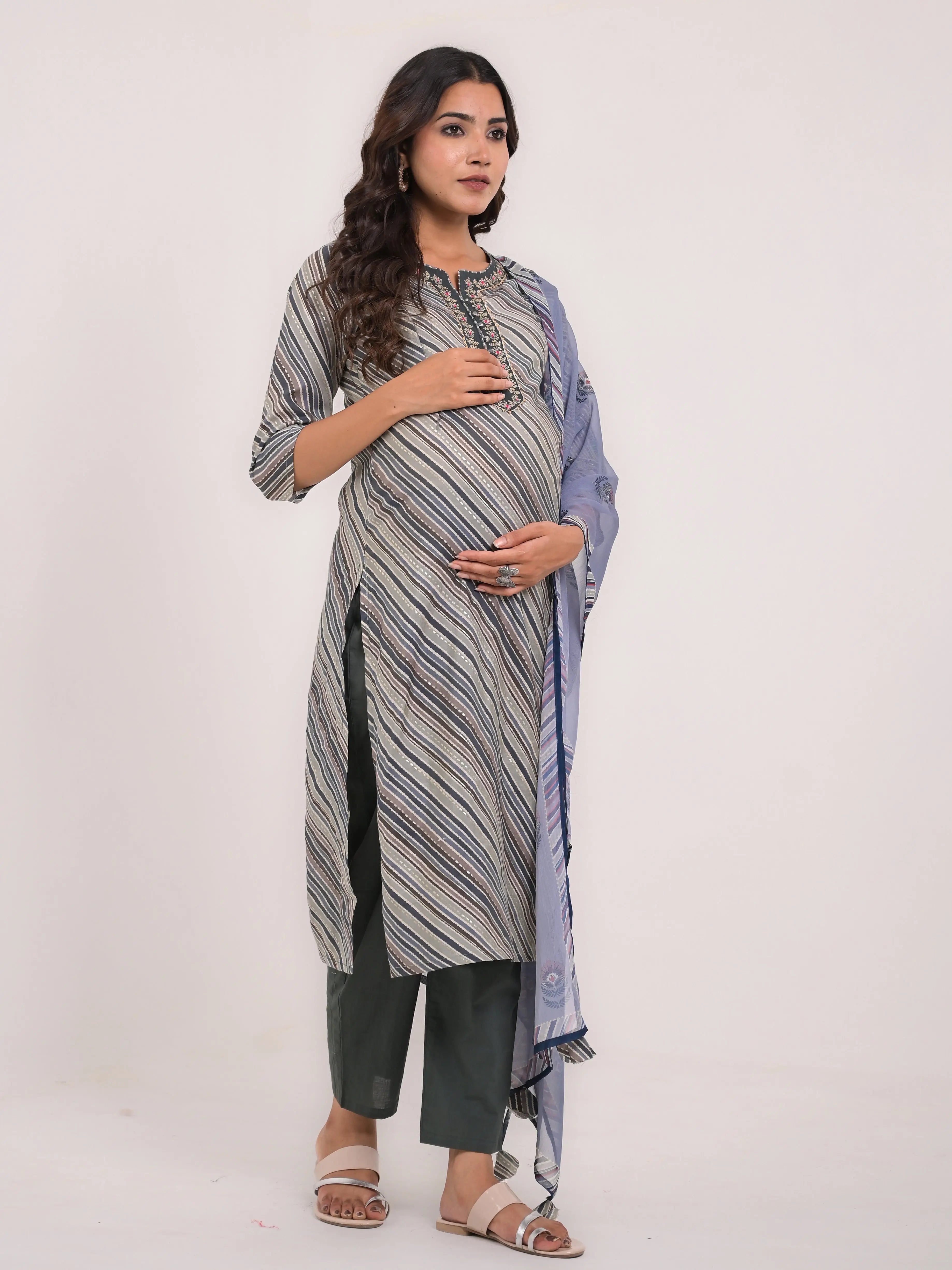 Mumzhug maslin embroided kurta with pant and dupatta for maternity and feeding purpose mumzhug