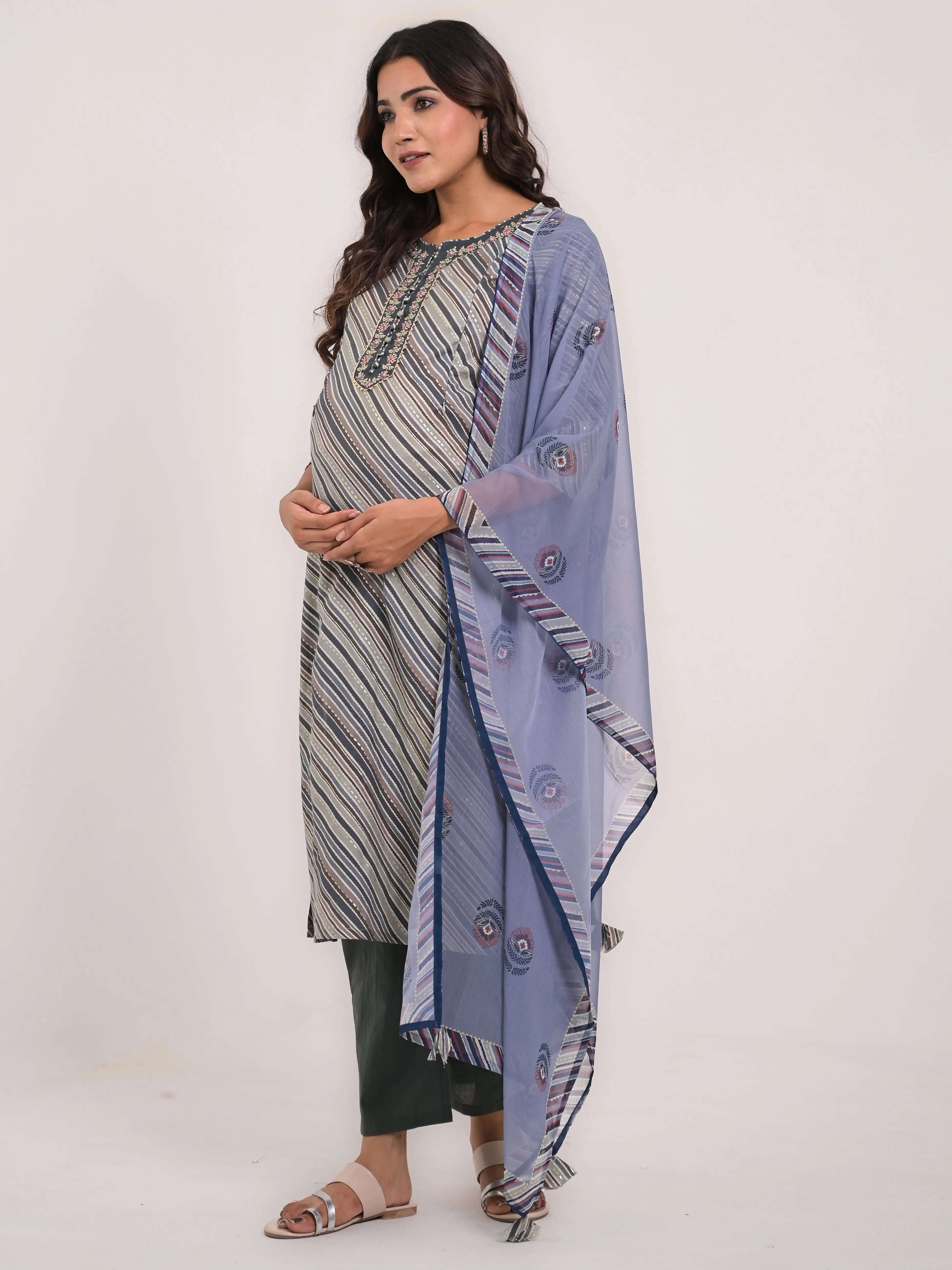 Mumzhug maslin embroided kurta with pant and dupatta for maternity and feeding purpose mumzhug