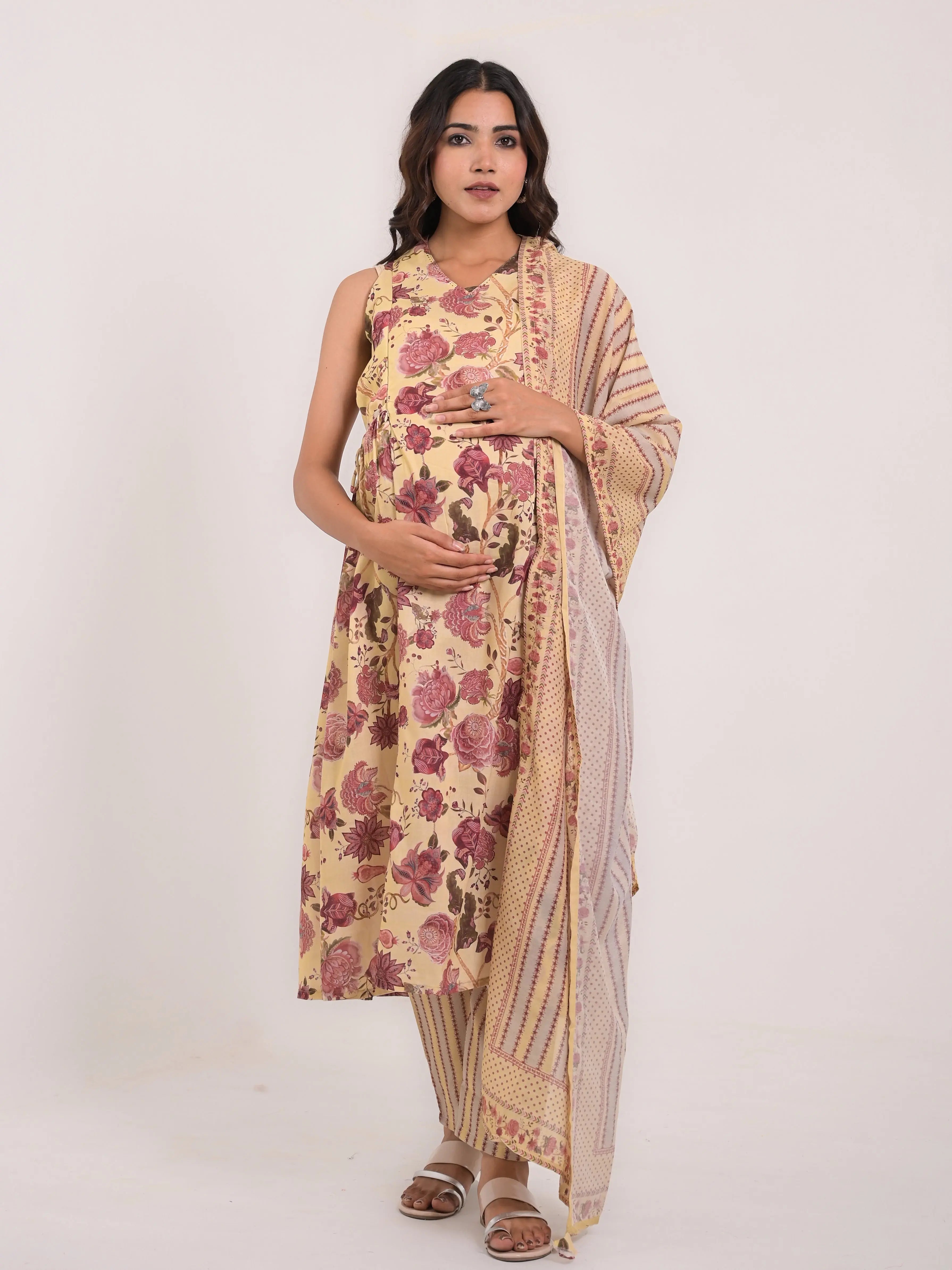 Mumzhug cotton flaired kurta with pant and dupatta for maternity and feeding purpose mumzhug