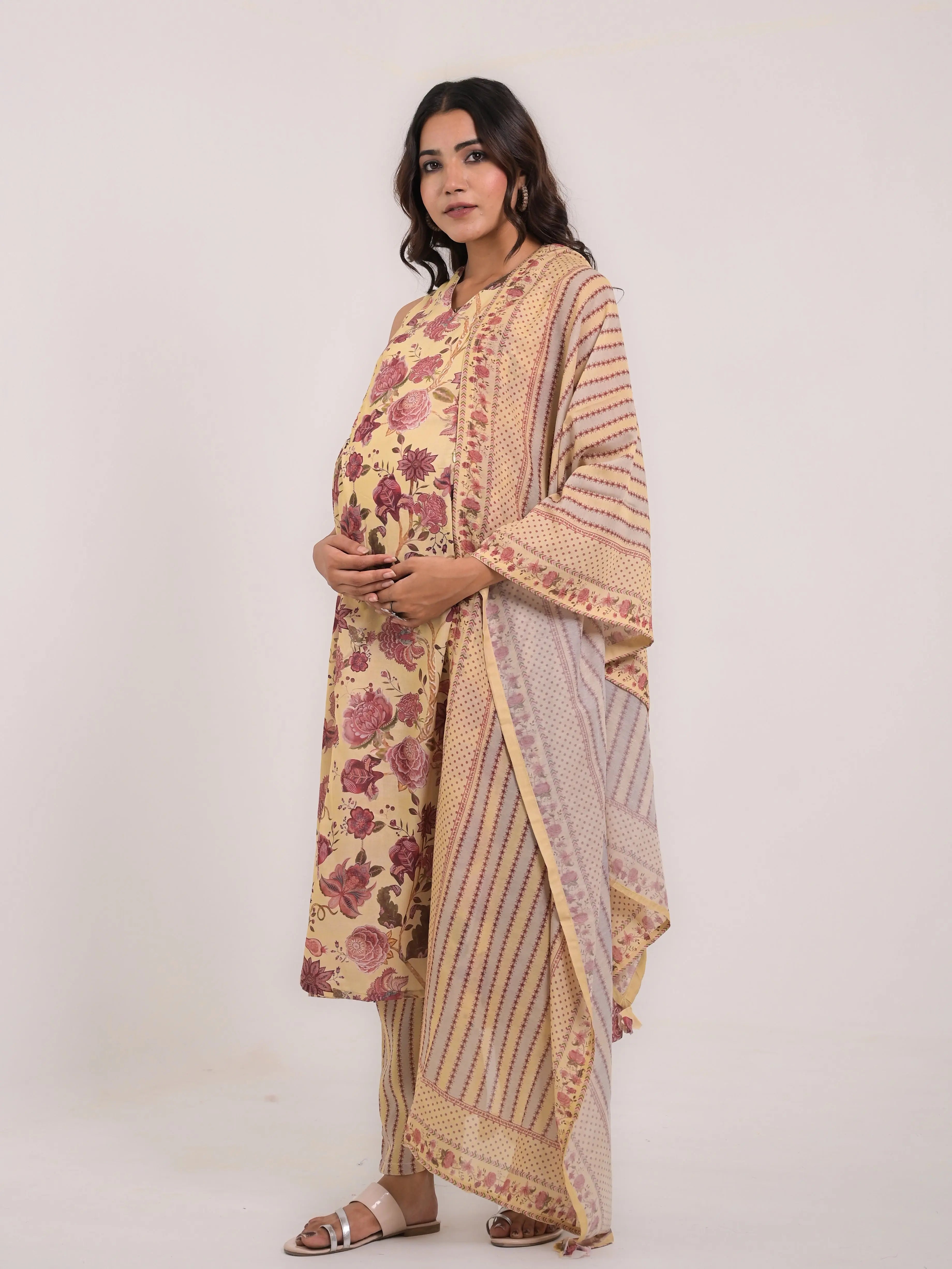 Mumzhug cotton flaired kurta with pant and dupatta for maternity and feeding purpose mumzhug