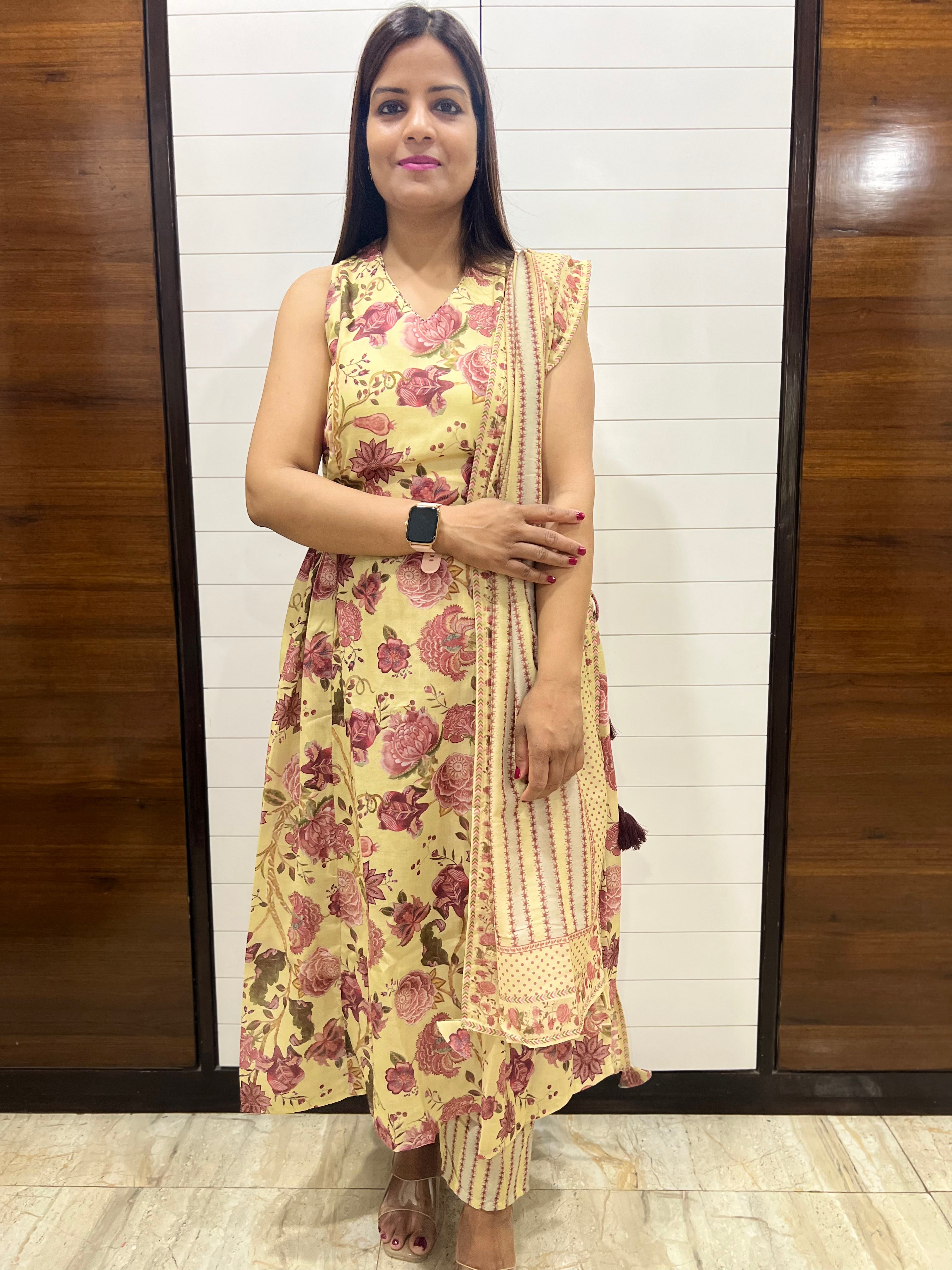 Mumzhug Cotton Falaired Kurta Pant And Dupatta Set For Maternity And Feeding Purpose